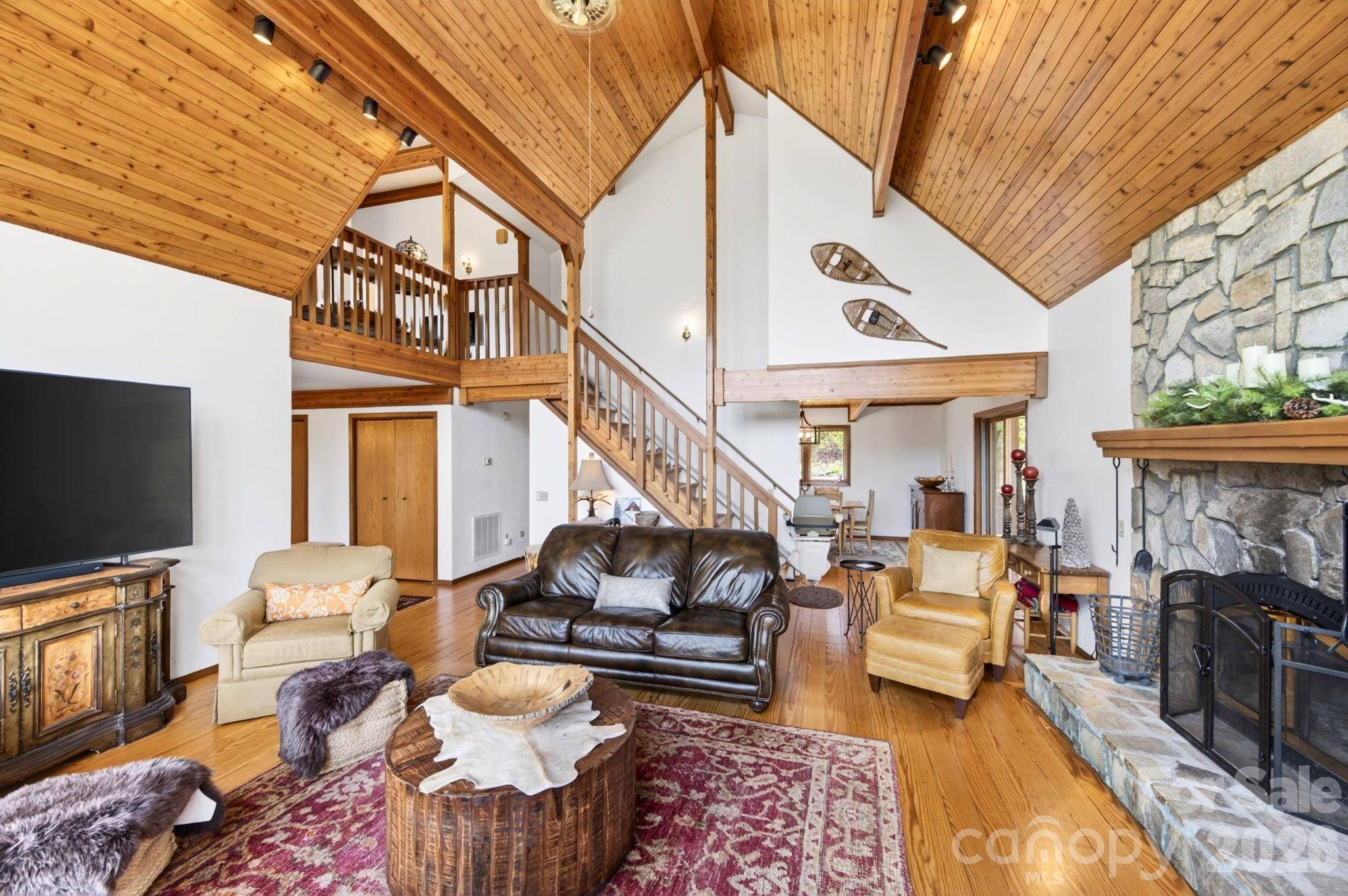 6 Orchard Knob LN, Black Mountain, NC 28711