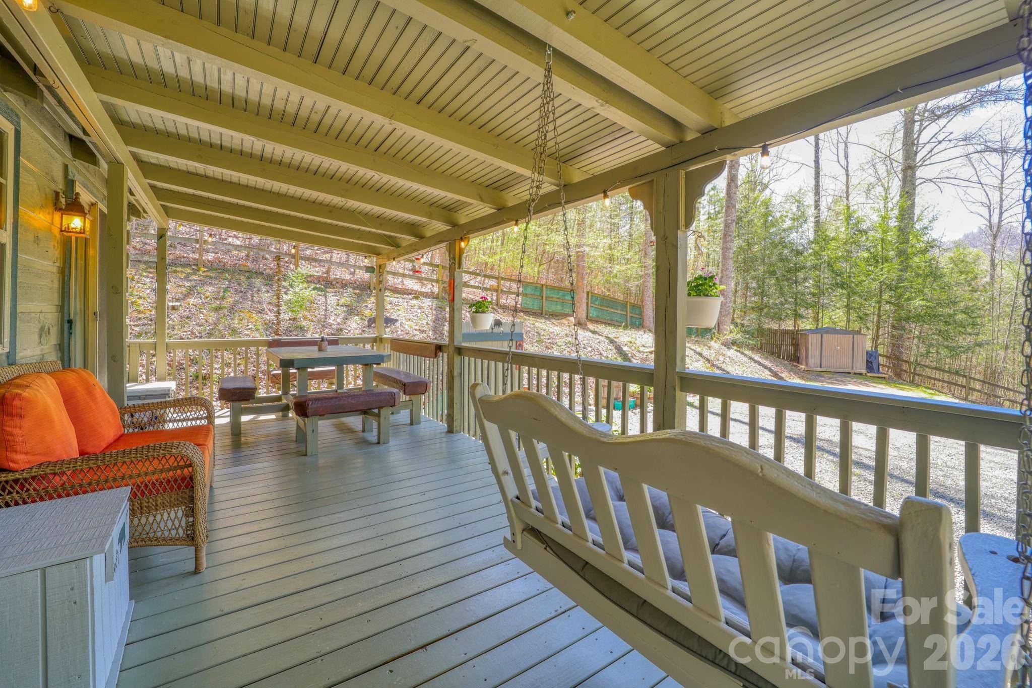 307 Dancing Leaf LN, Bakersville, NC 28705