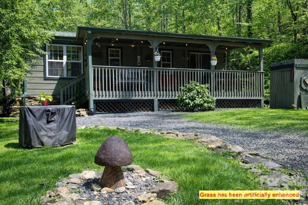 307 Dancing Leaf LN, Bakersville, NC 28705