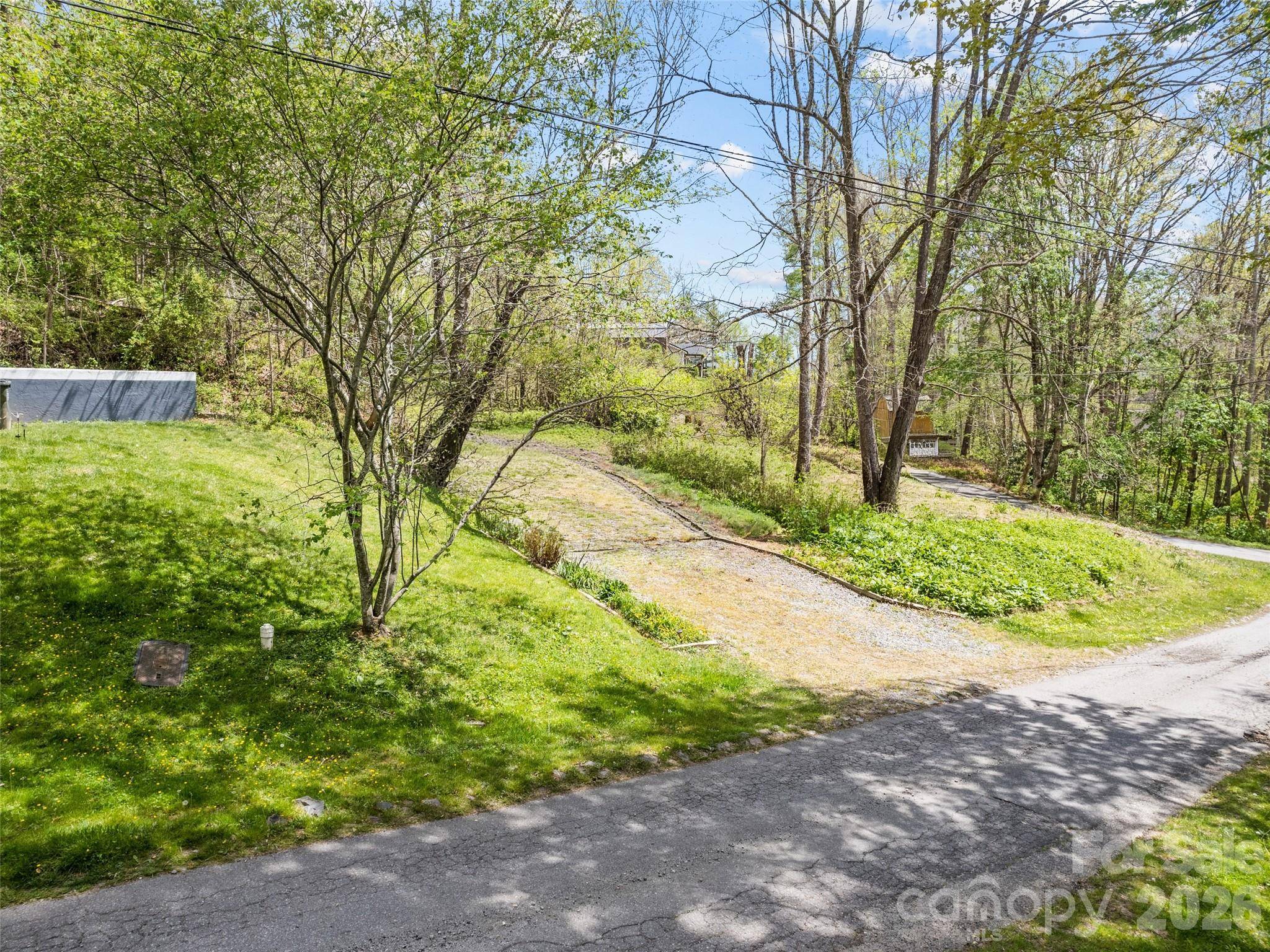 26 Lansing RD, Waynesville, NC 28786