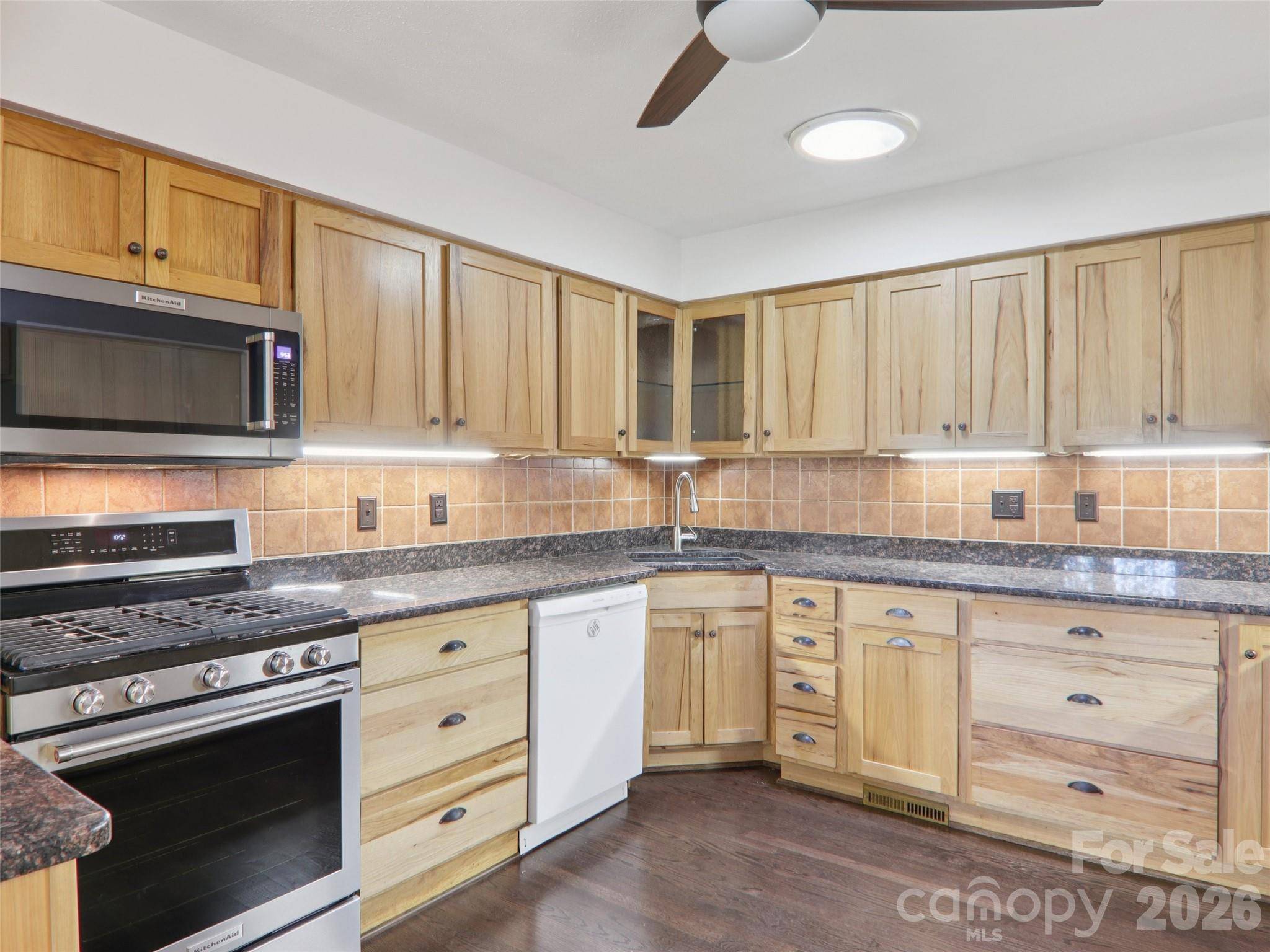 927 Ladson RD, Mills River, NC 28759