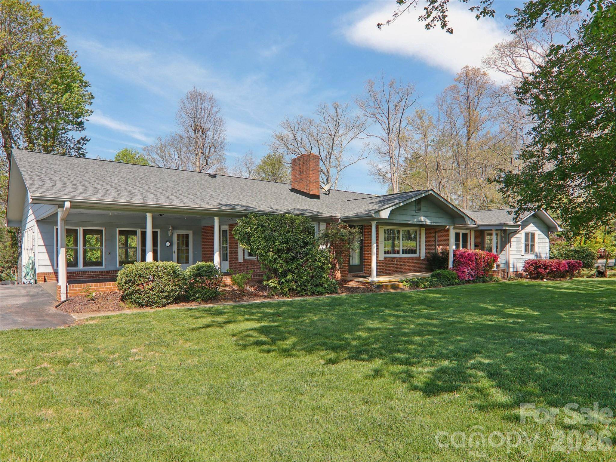927 Ladson RD, Mills River, NC 28759