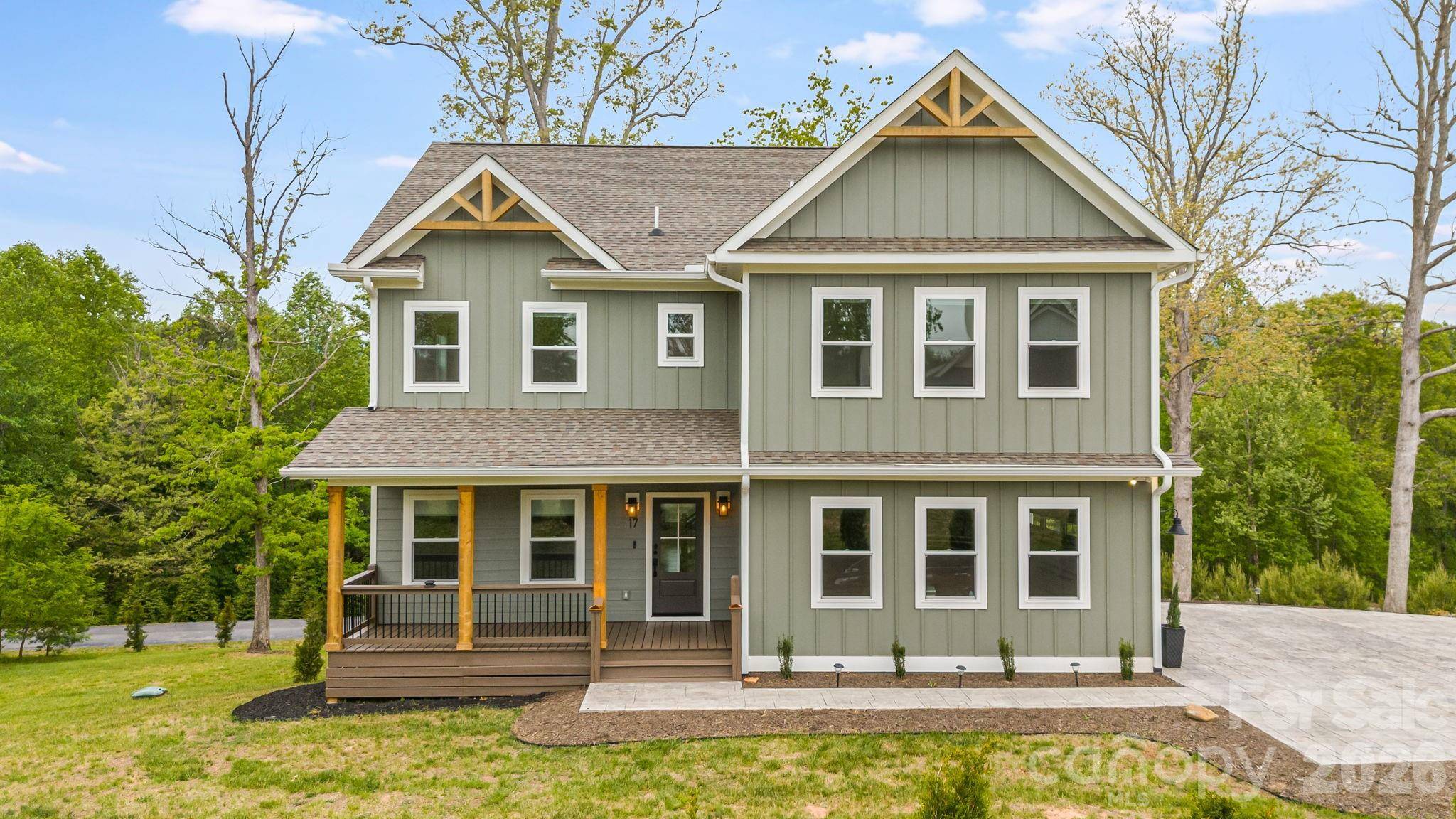 17 Baxter Woods LN, Candler, NC 28715