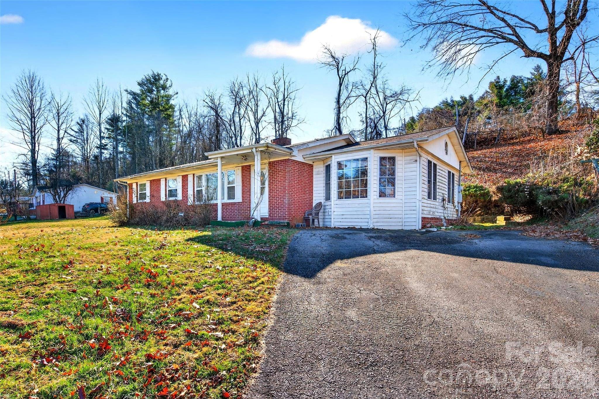 106 Chapel ST, Spruce Pine, NC 28777