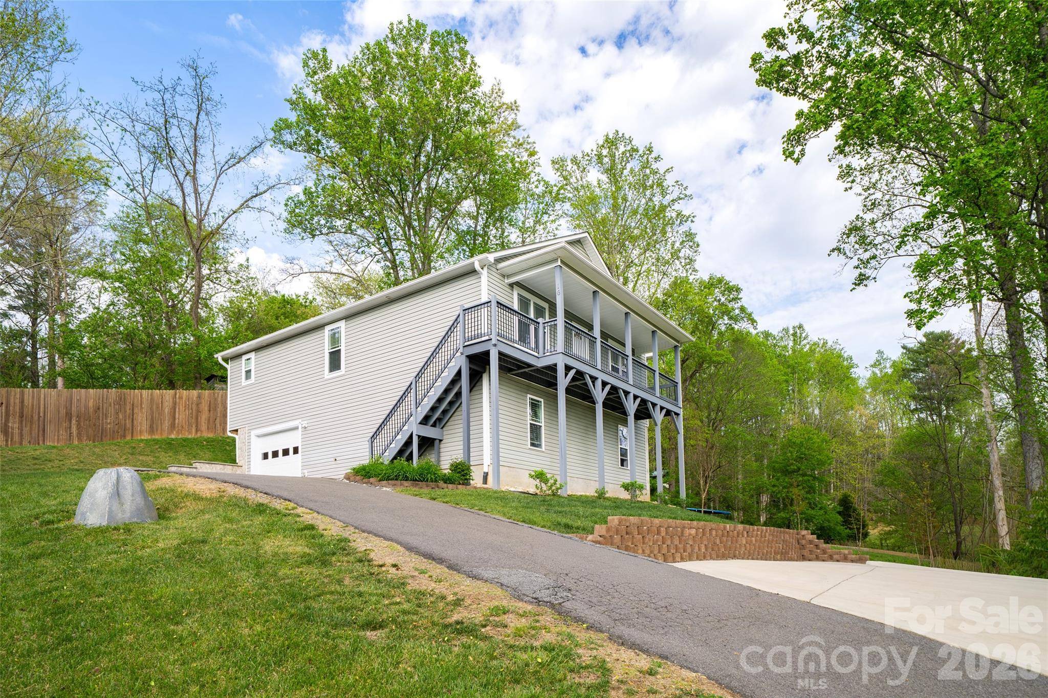 16 DanielBrooke DR, Asheville, NC 28806