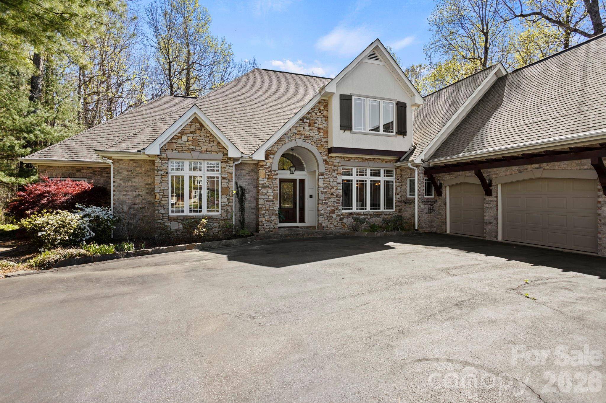 106 Farwood CT, Flat Rock, NC 28731