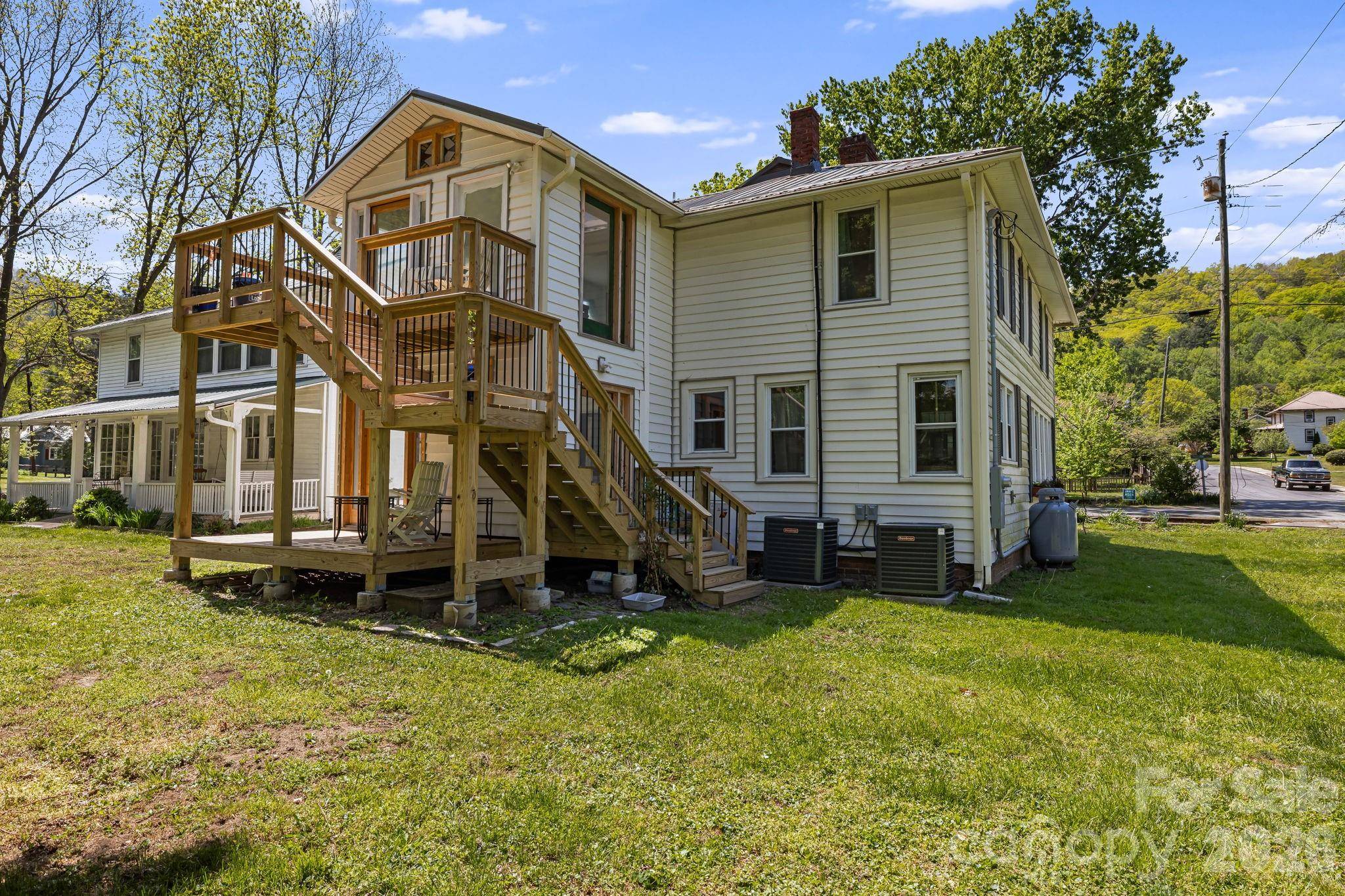 79 Walnut ST, Hot Springs, NC 28743