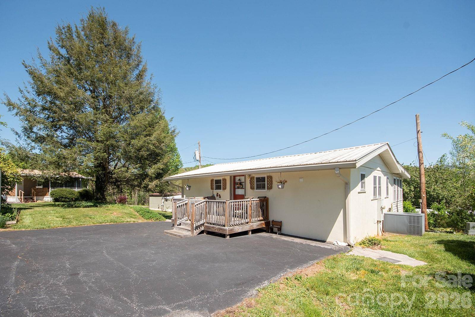 59 S Front ST, Franklin, NC 28734