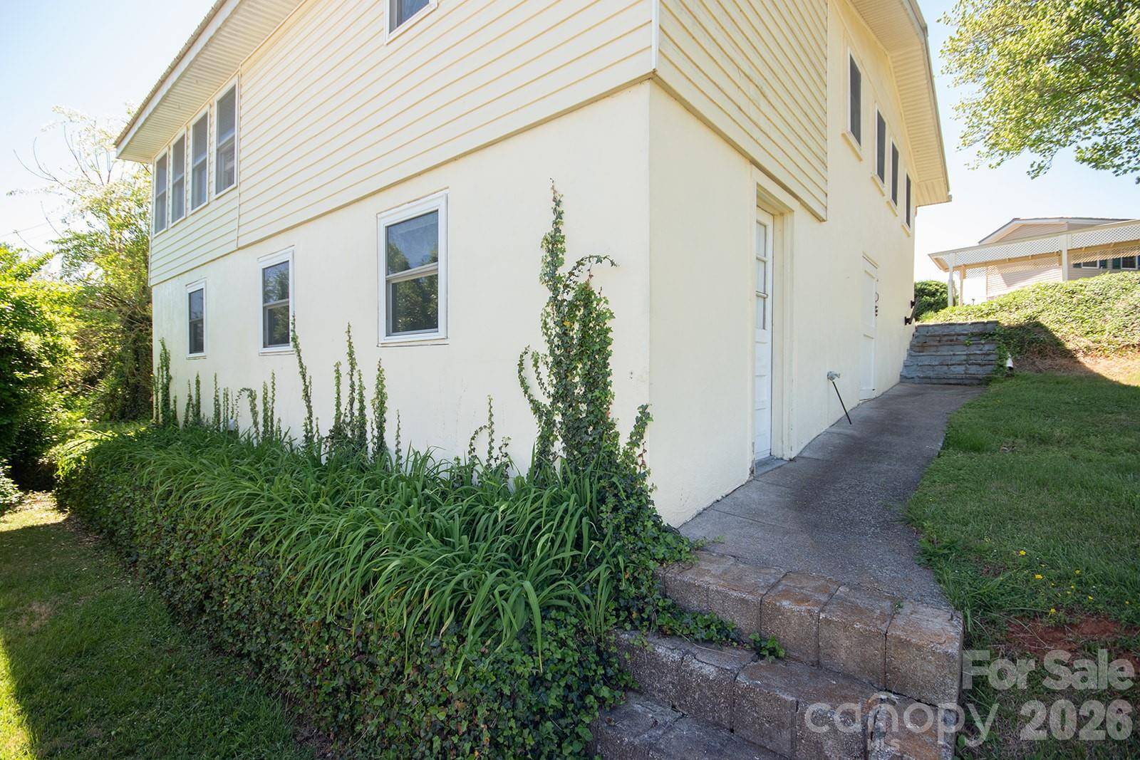 59 S Front ST, Franklin, NC 28734