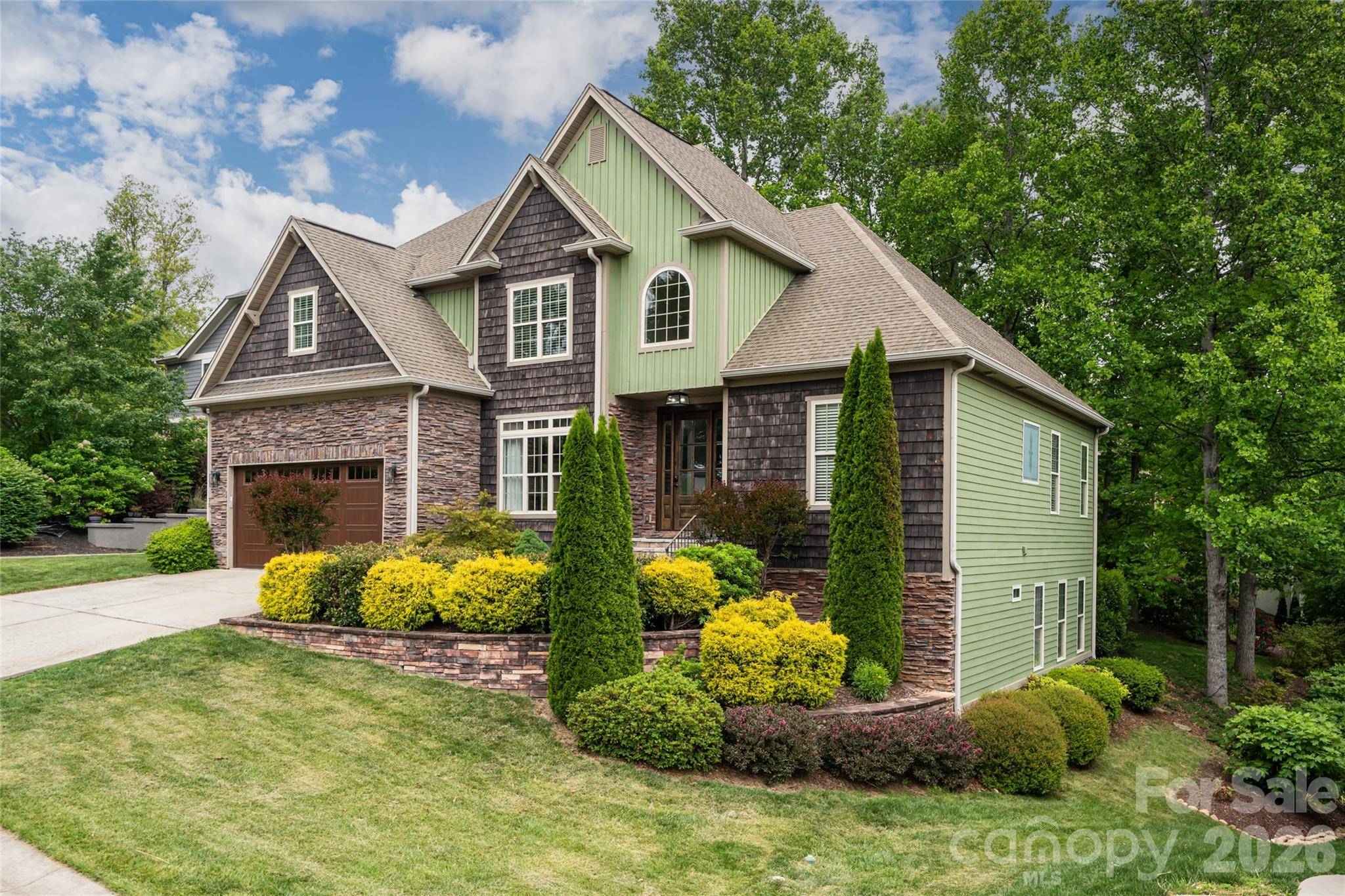 75 Ledgestone DR, Fairview, NC 28730
