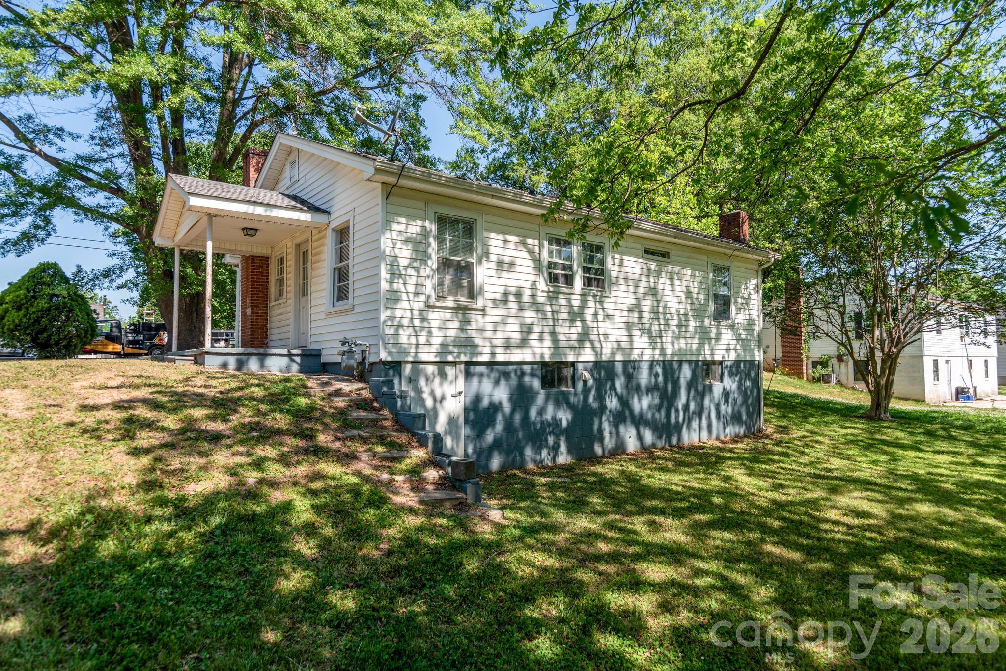 109 Hillcrest DR, Bessemer City, NC 28016