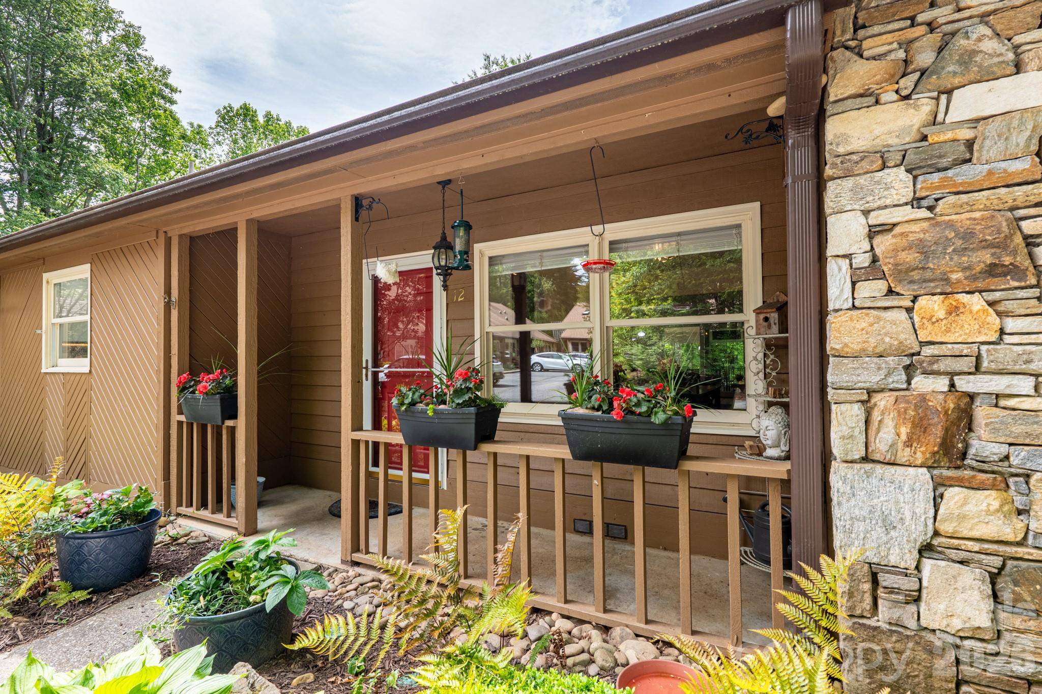 12 Pencross CIR, Etowah, NC 28729