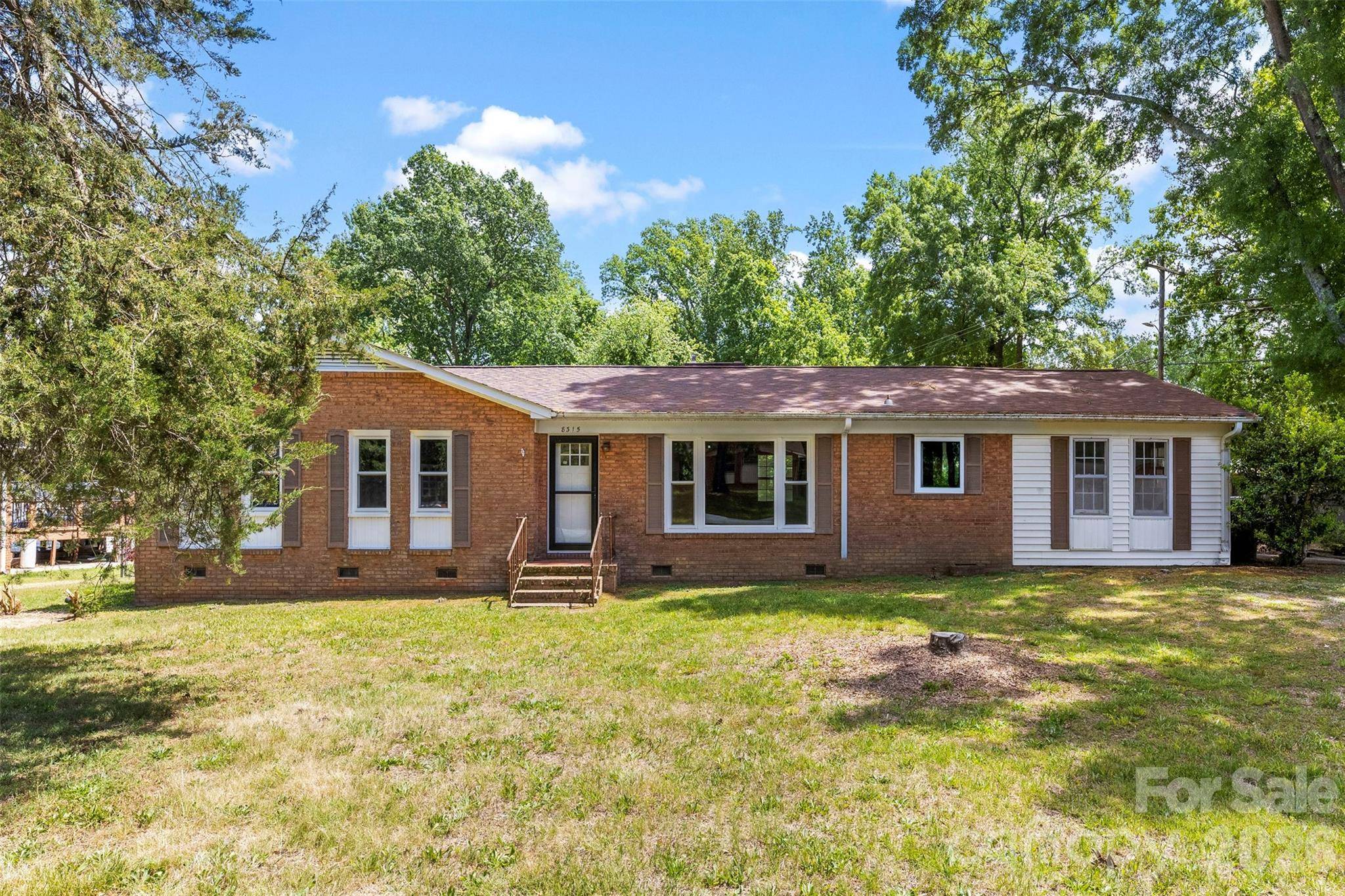 8315 Westbourne DR, Charlotte, NC 28216