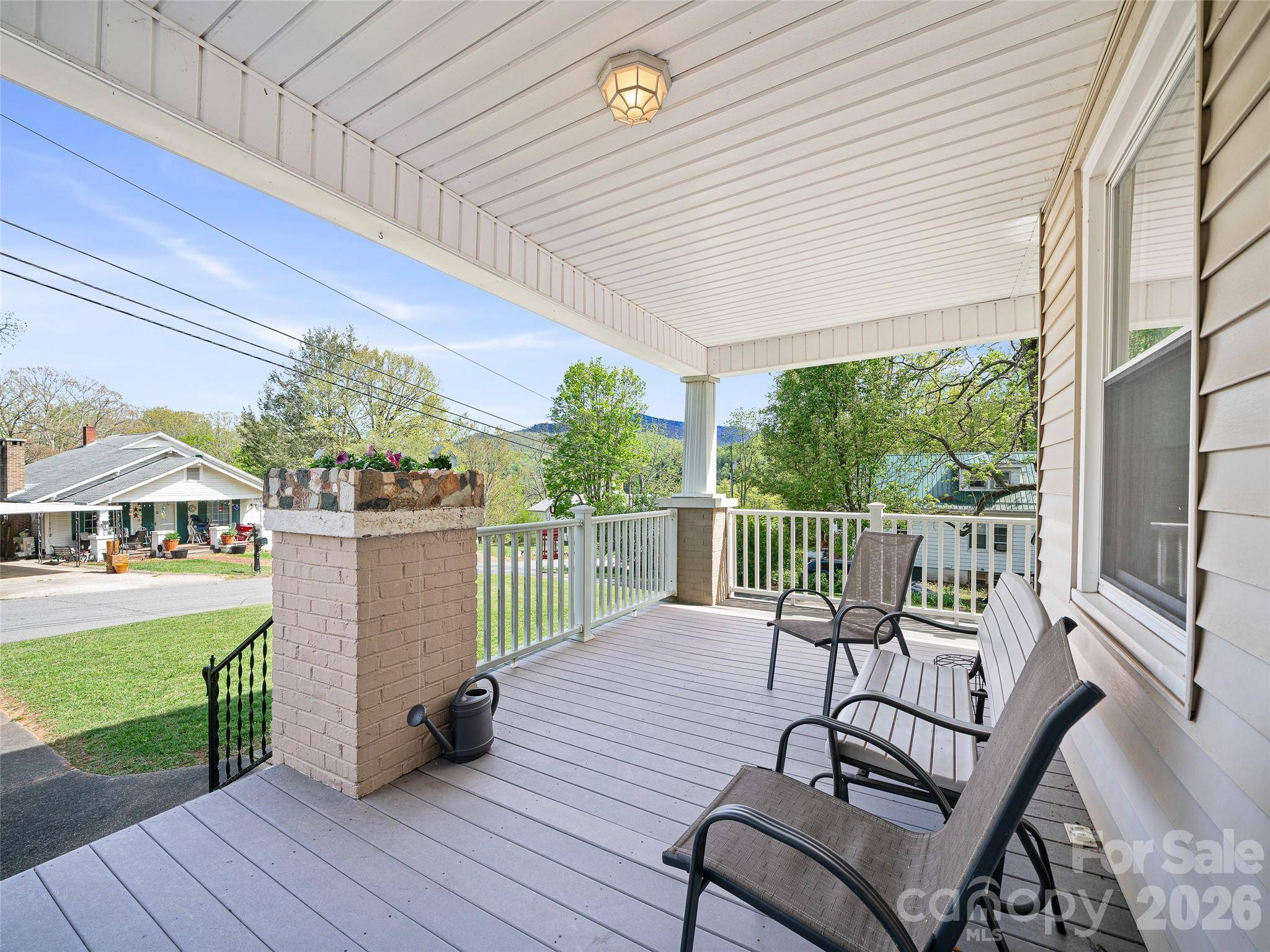 45 Summit ST, Burnsville, NC 28714