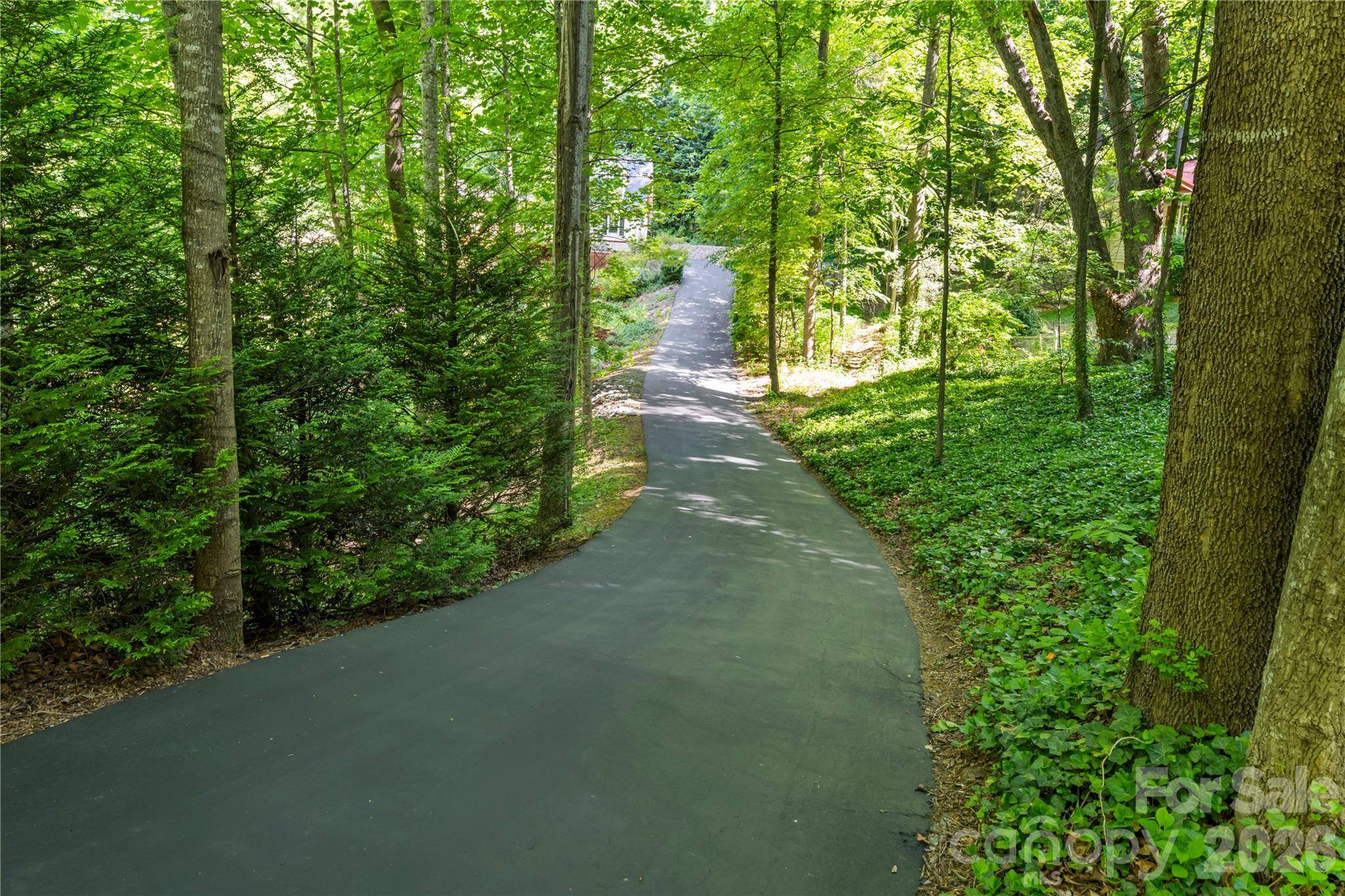 128 Churchill Downs DR, Fairview, NC 28730