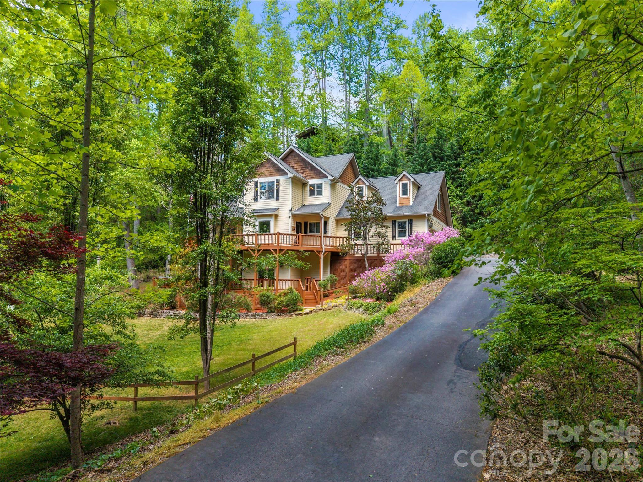 128 Churchill Downs DR, Fairview, NC 28730