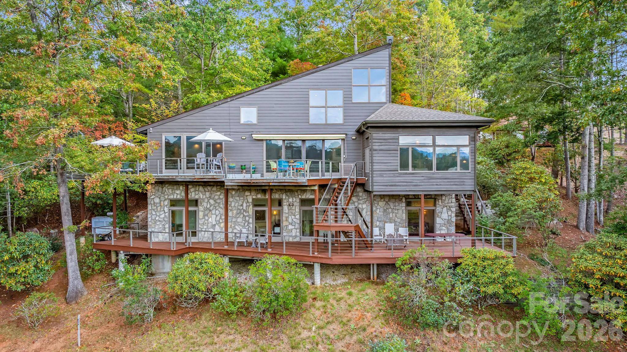 496 English LN, Bakersville, NC 28705