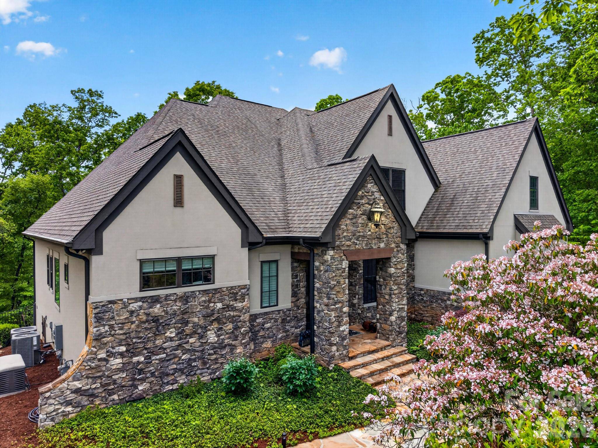 671 Mills River WAY, Horse Shoe, NC 28742