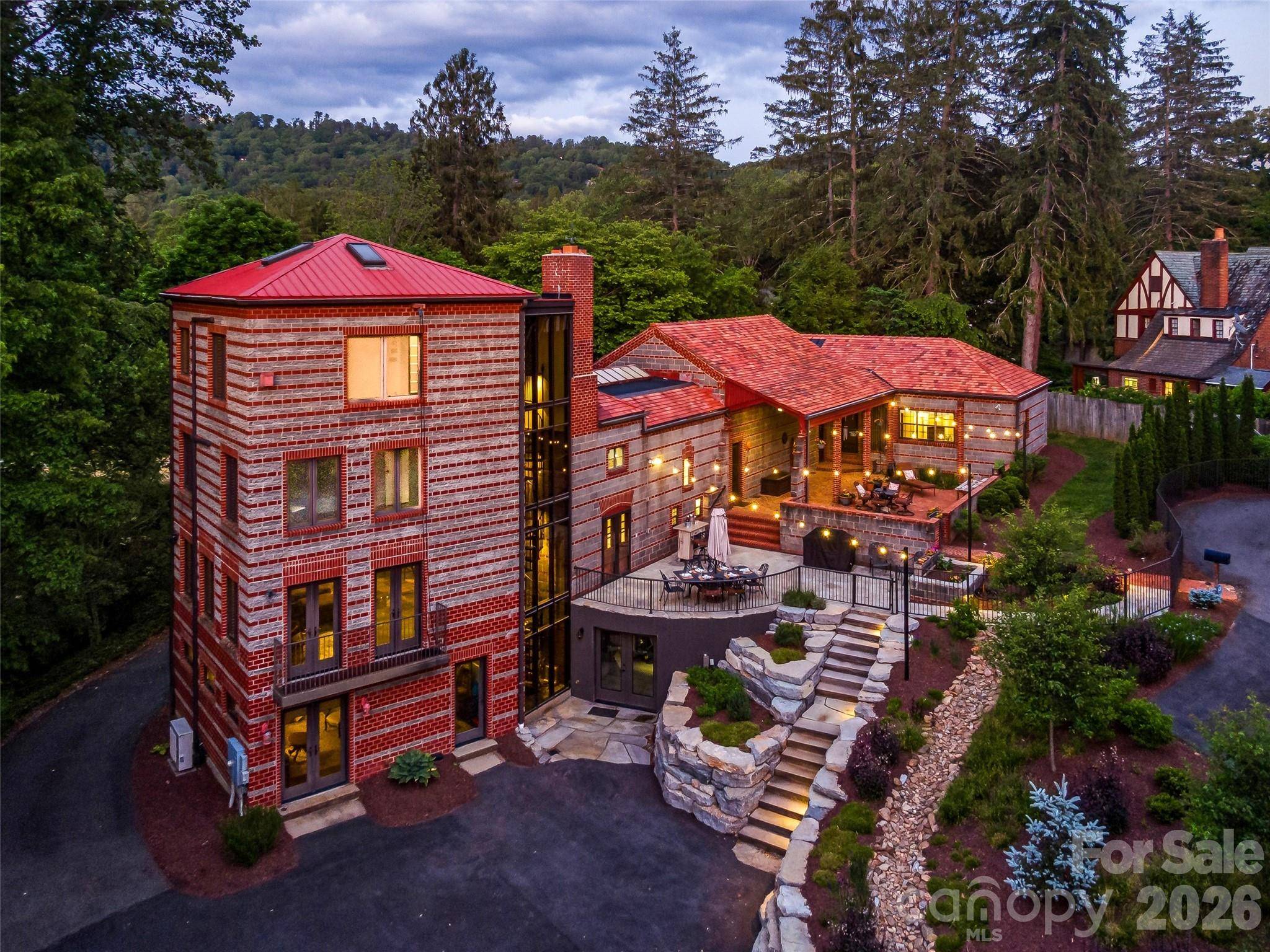 24 Kimberly AVE, Asheville, NC 28804