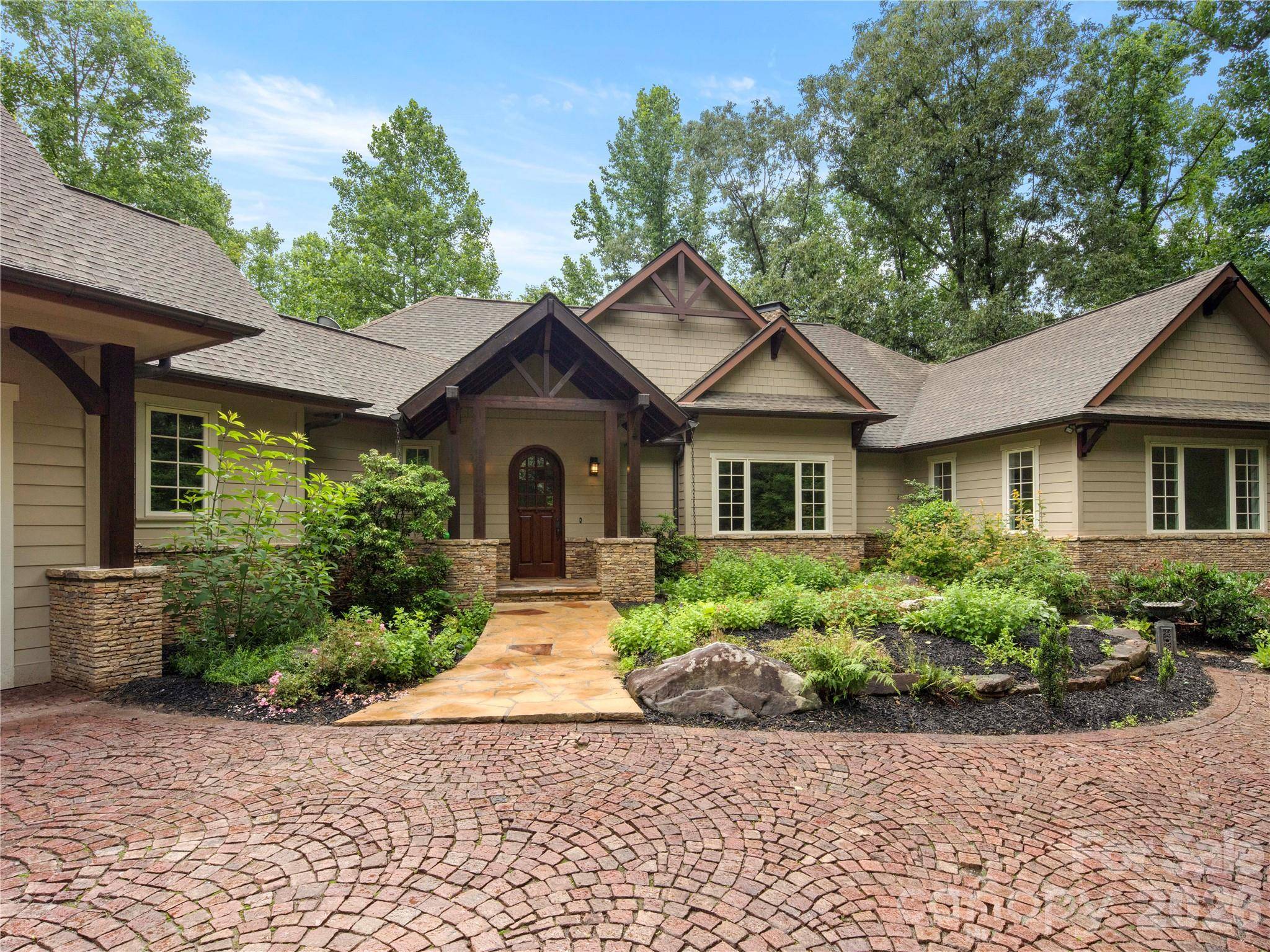 672 Walnut Valley Pkwy, Arden, NC 28704