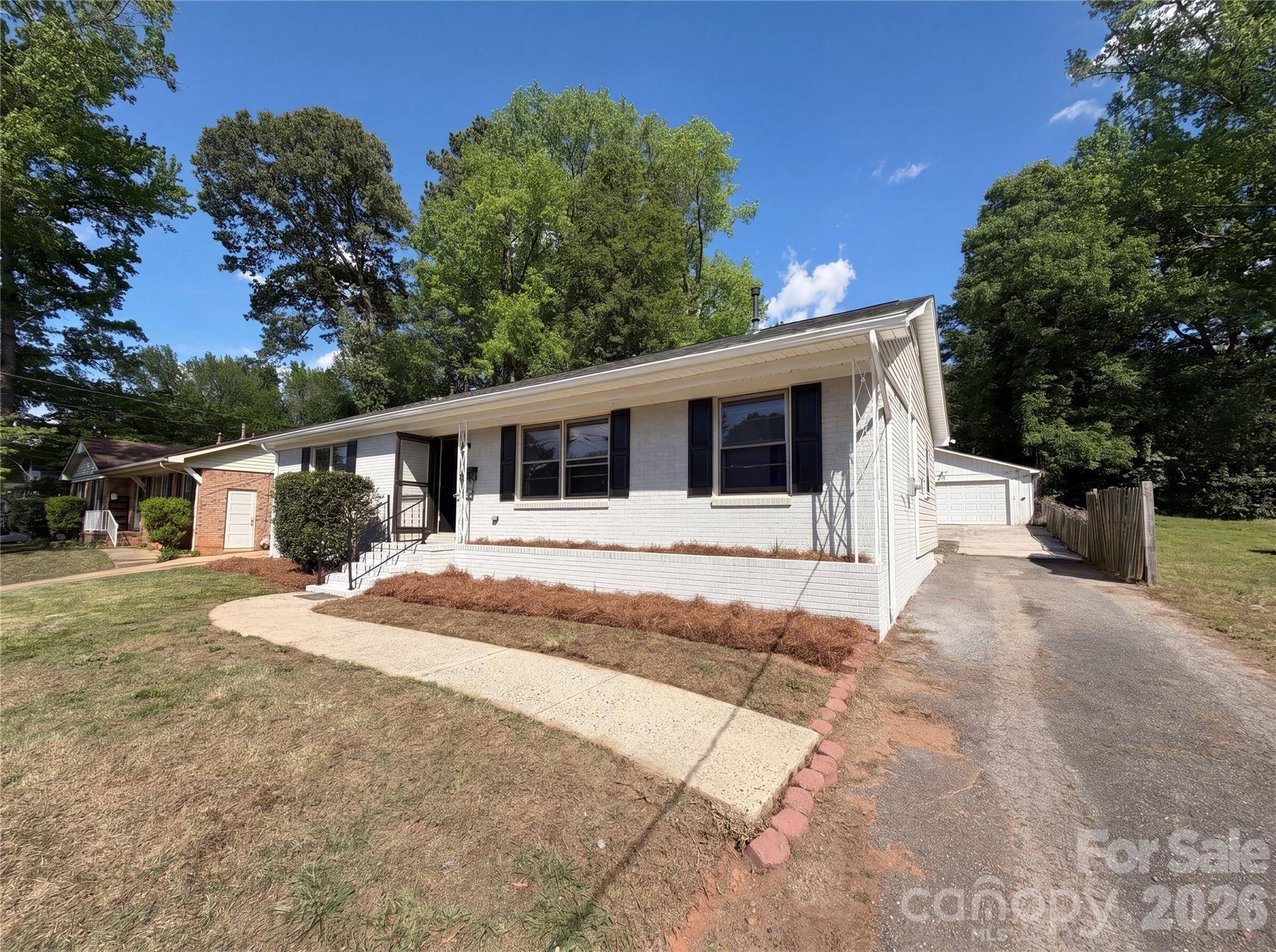 1815 Weststone DR, Charlotte, NC 28208