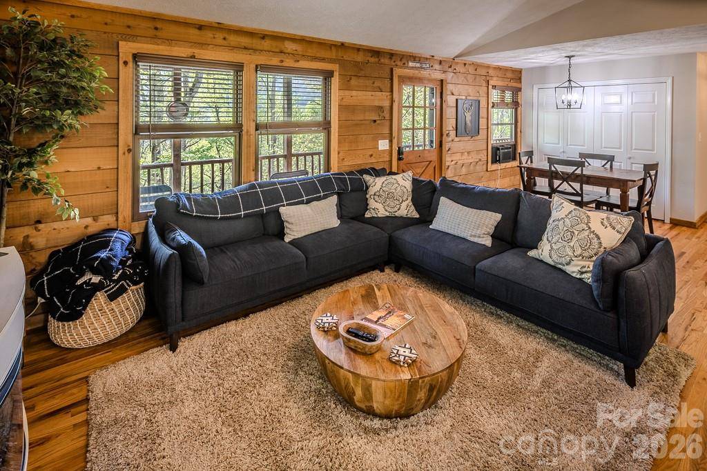 239 Dutch Treat RD, Banner Elk, NC 28504