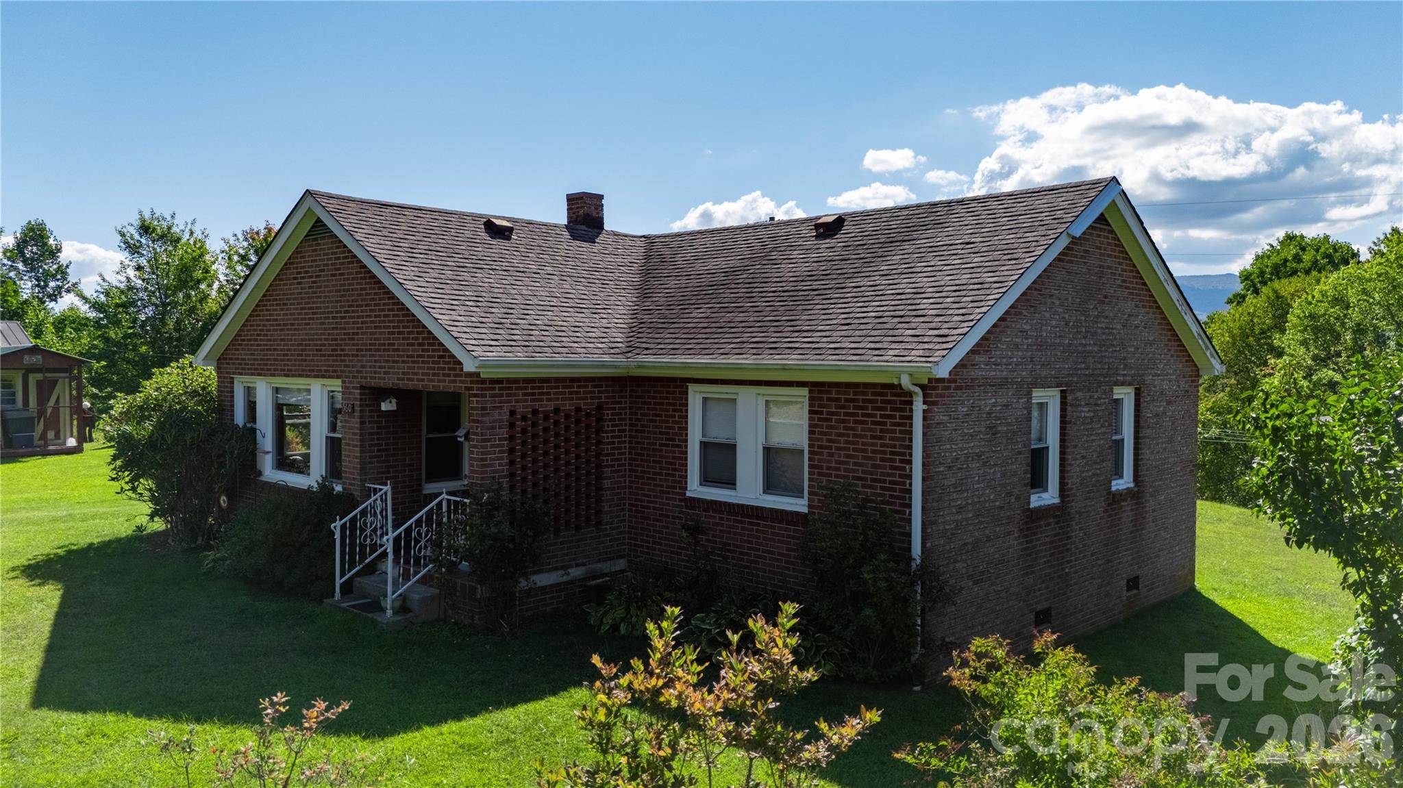 560 Russ Norris Heaton RD, Elk Park, NC 28622