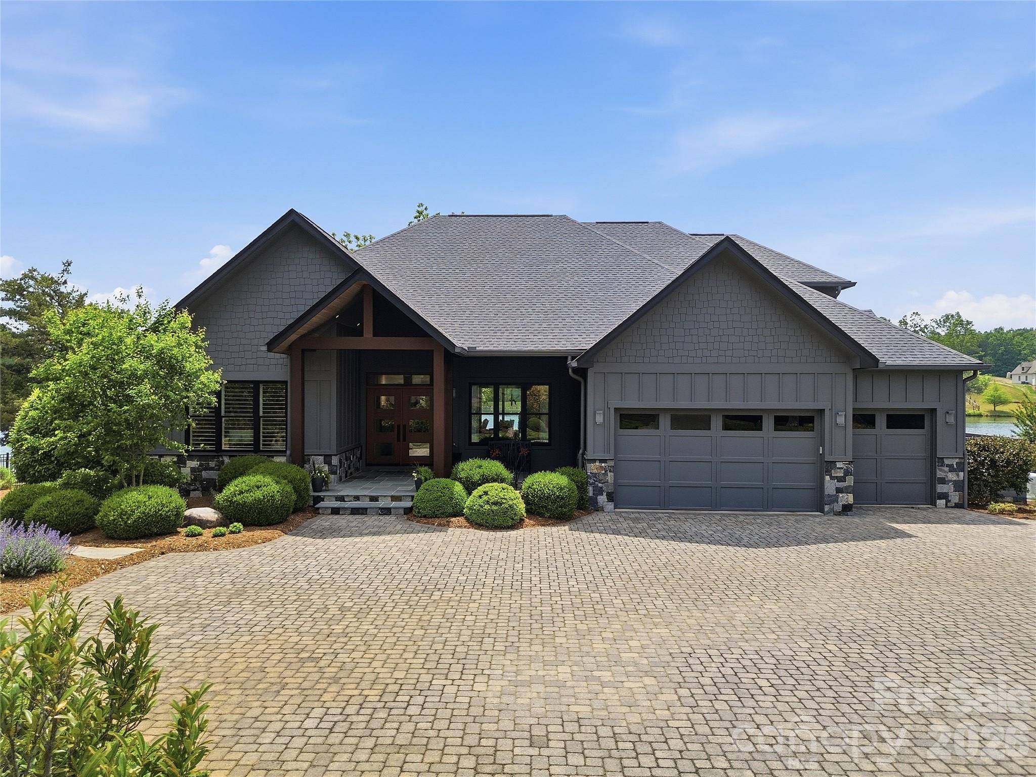 984 Mapleton LN, Columbus, NC 28722