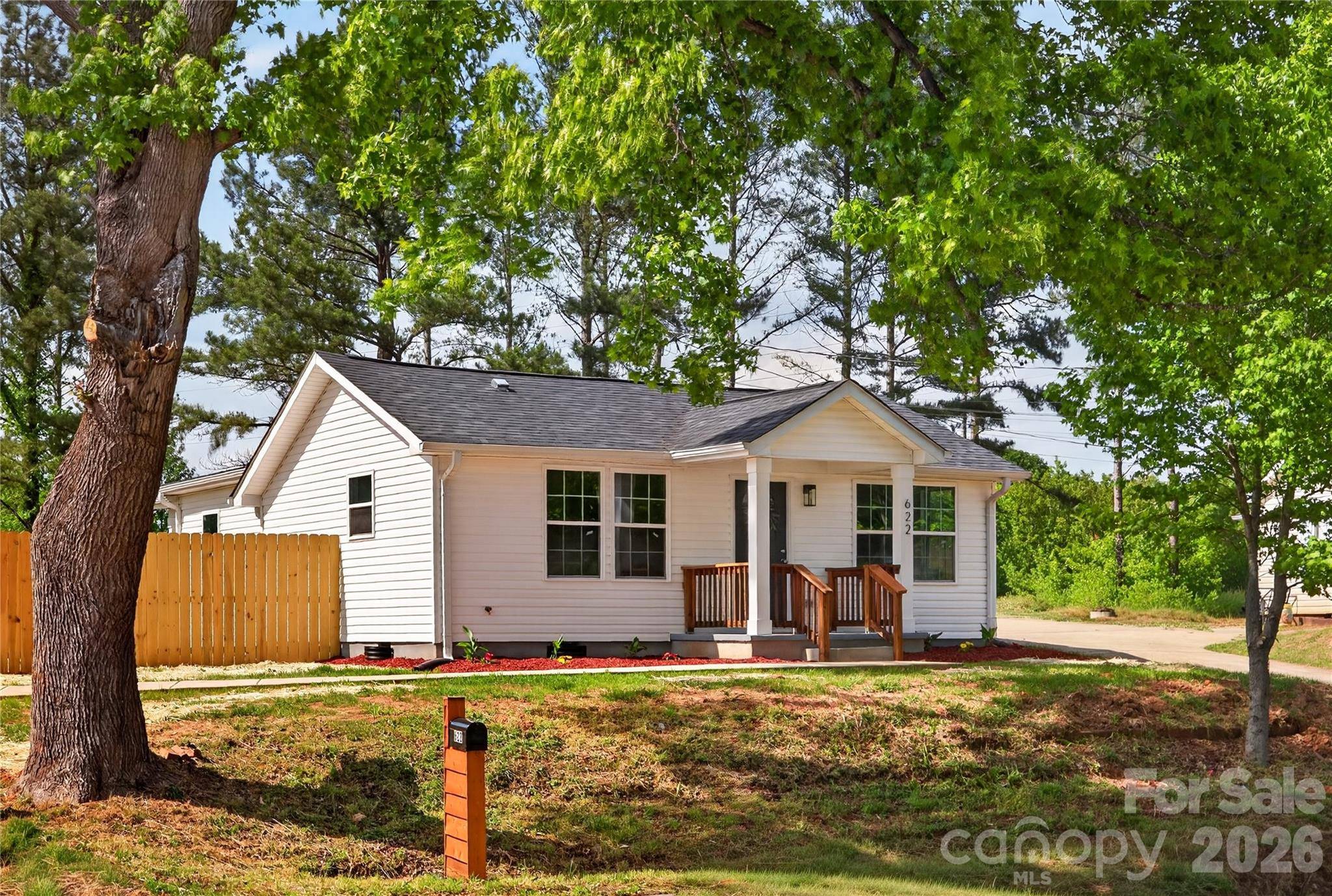 622 W Catawba AVE, Mount Holly, NC 28120