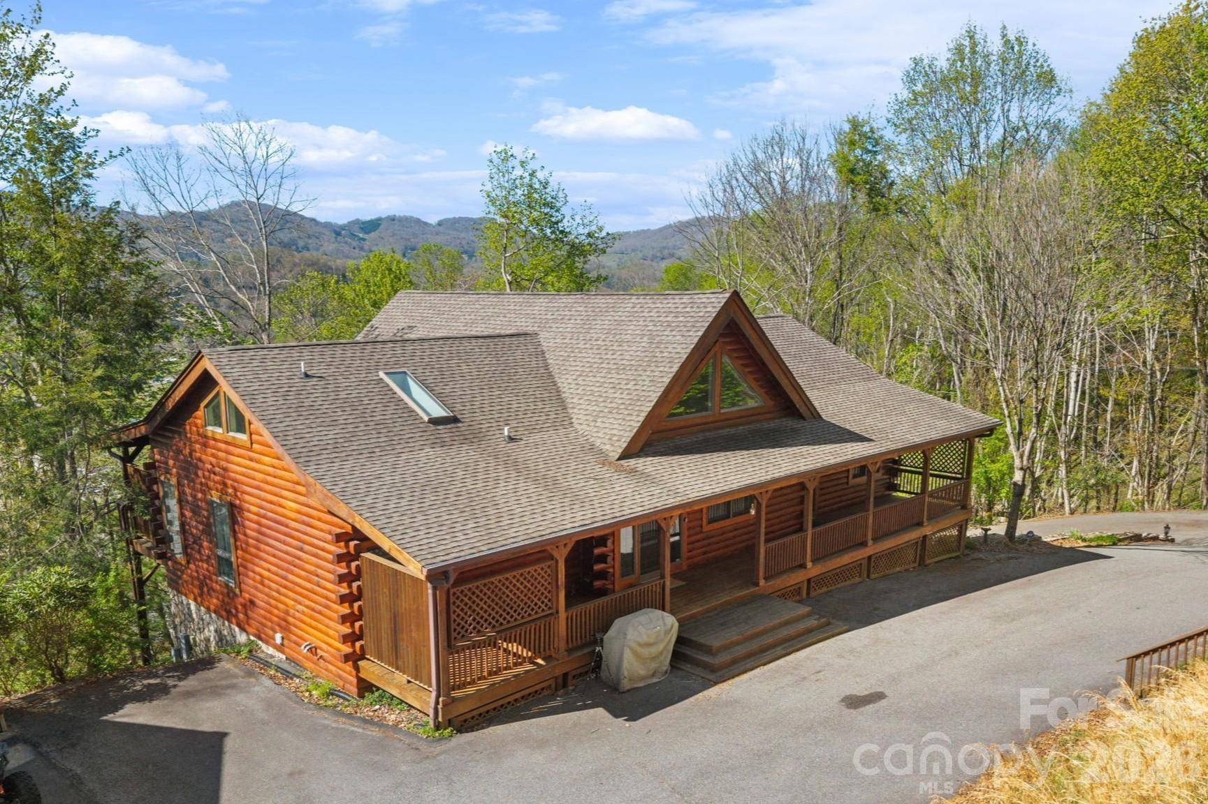 248 Hillcrest LN, Banner Elk, NC 28604