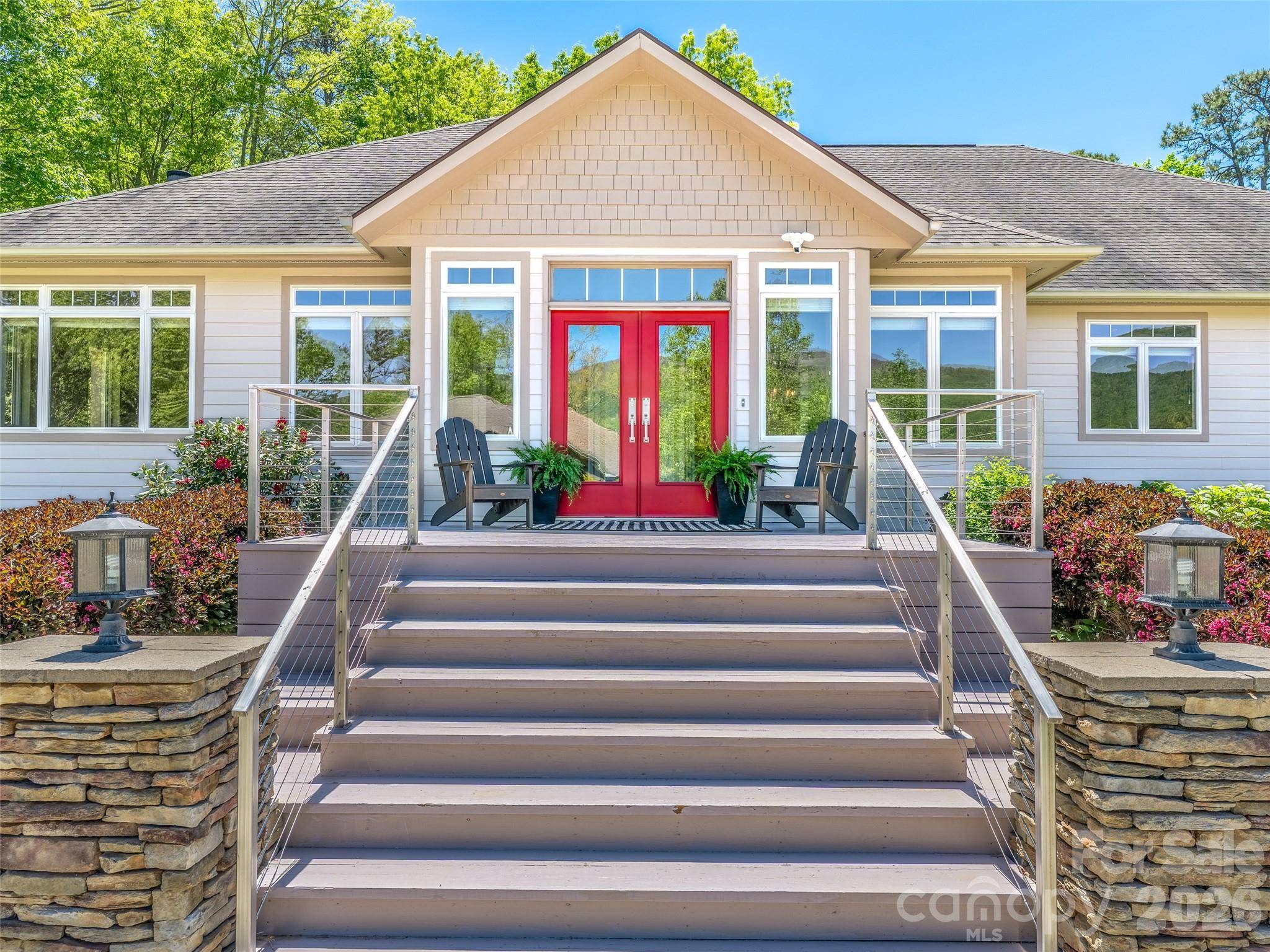 16 Chickadee LN, Fairview, NC 28730