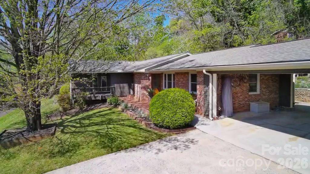 52 Briar Patch RD, Cullowhee, NC 28723