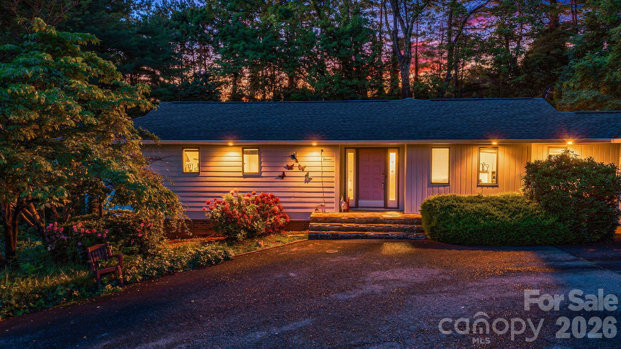 11 Beaumont DR, Hendersonville, NC 28739