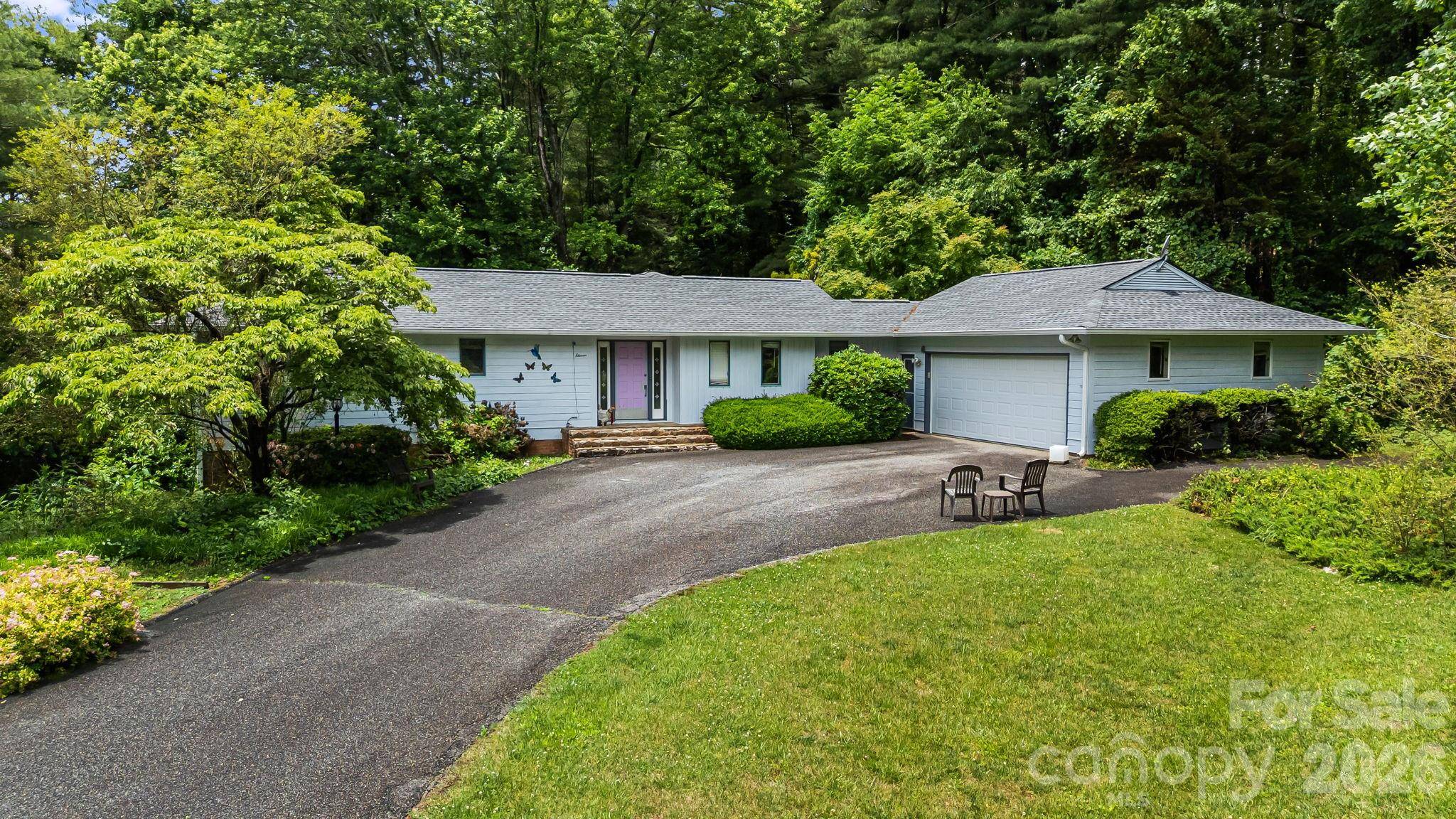 11 Beaumont DR, Hendersonville, NC 28739