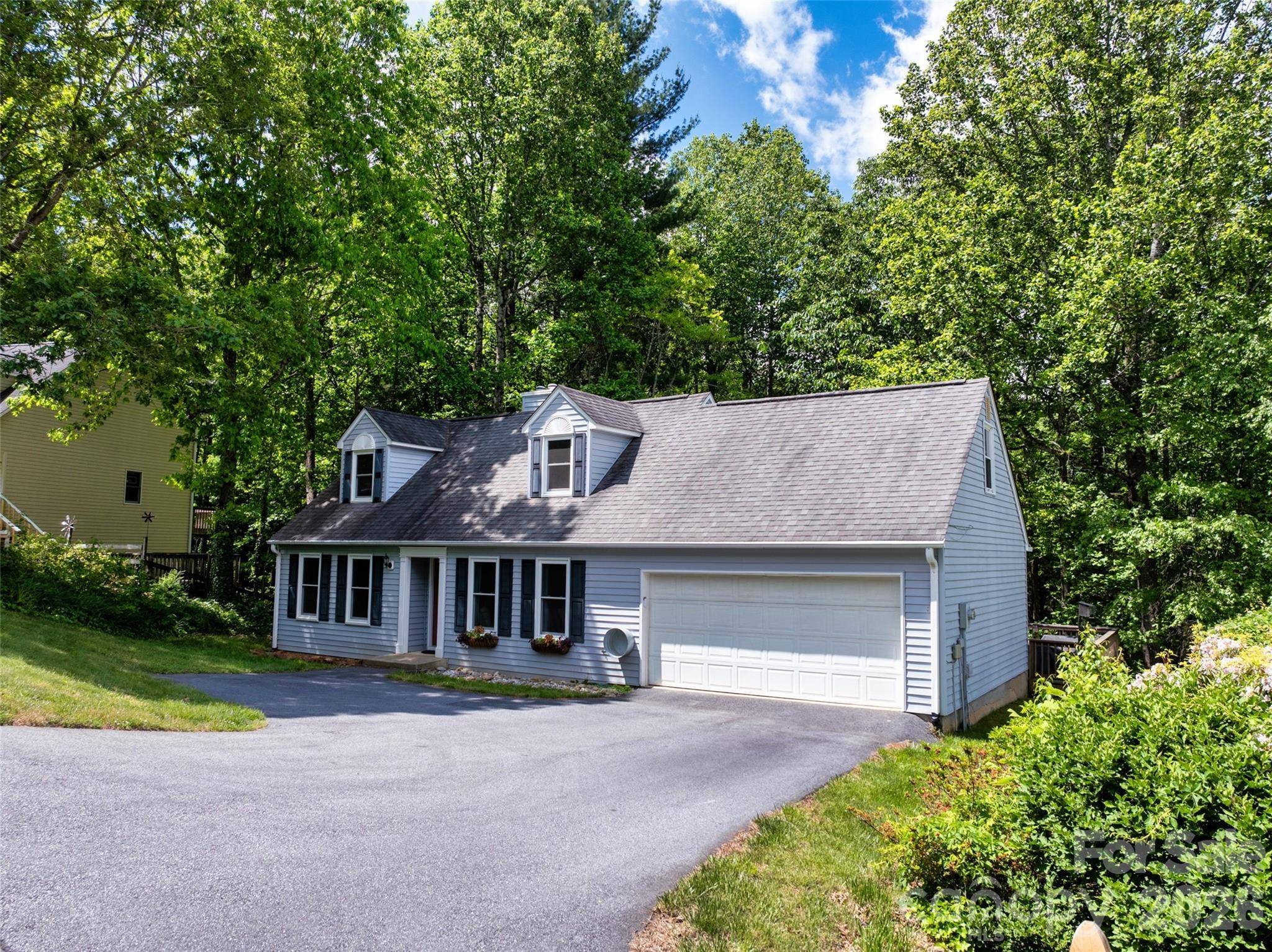 18 Tarragon PL, Flat Rock, NC 28731