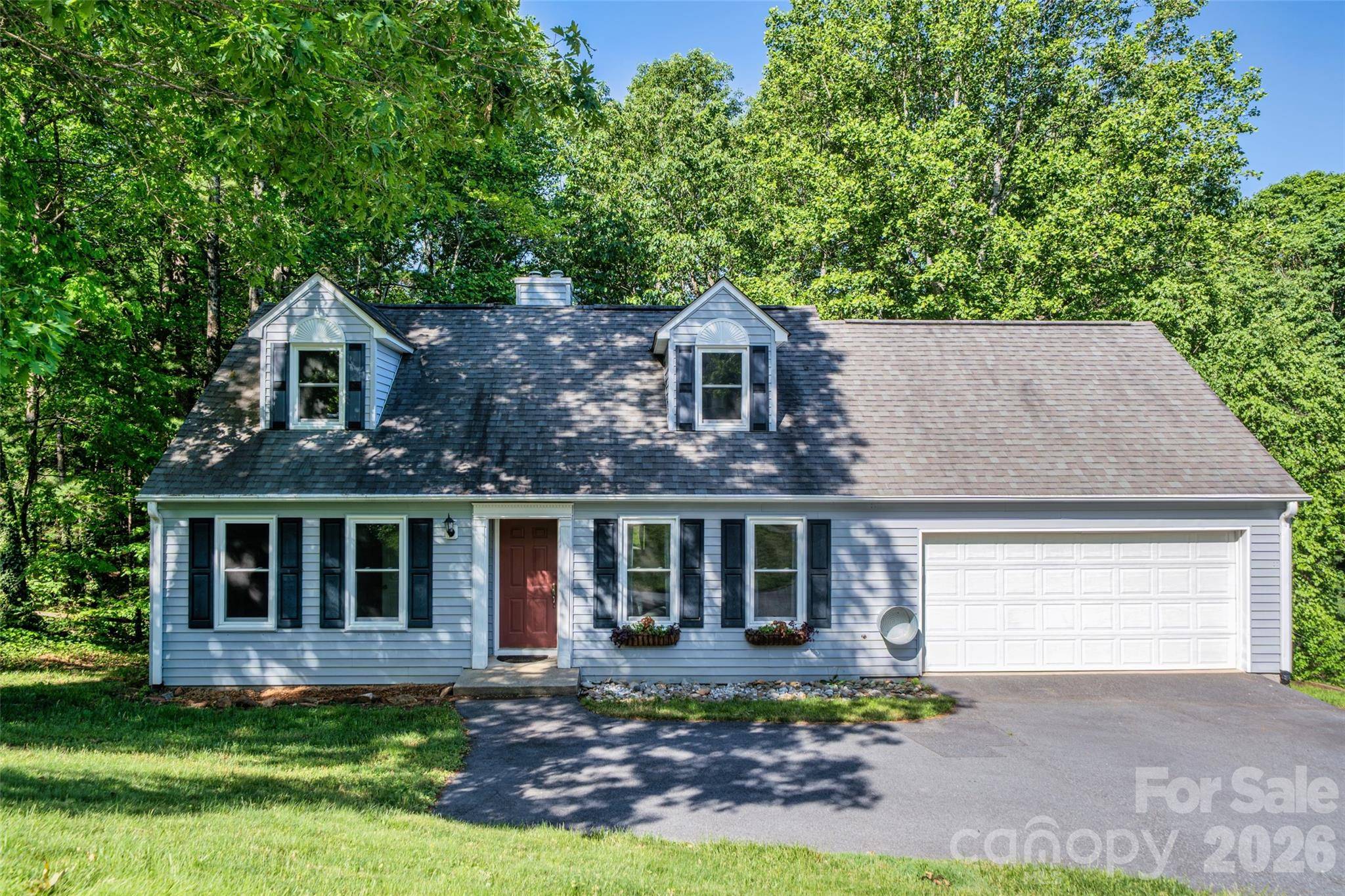 18 Tarragon PL, Flat Rock, NC 28731