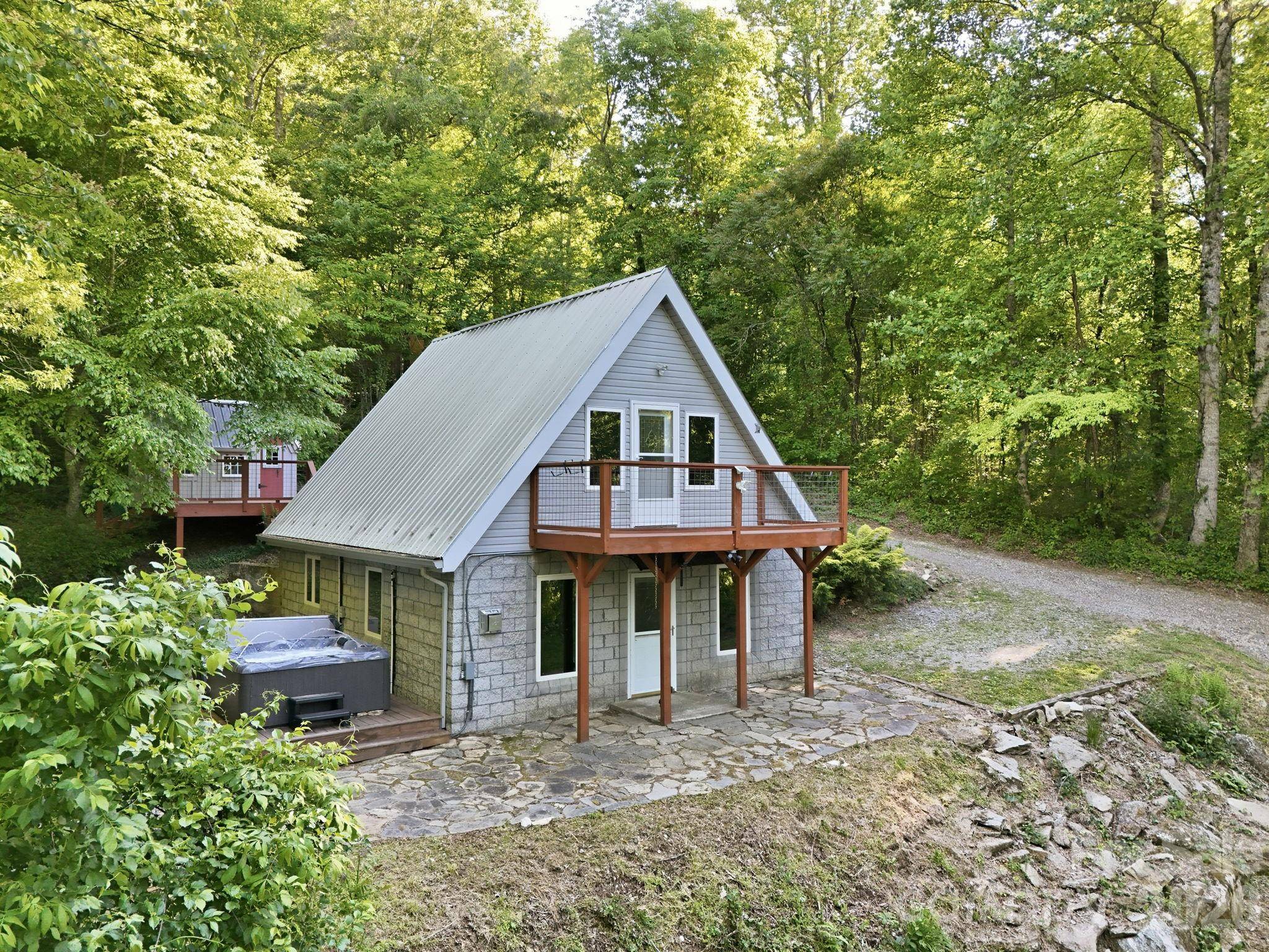 98 Sparkling Springs RD, Fairview, NC 28730