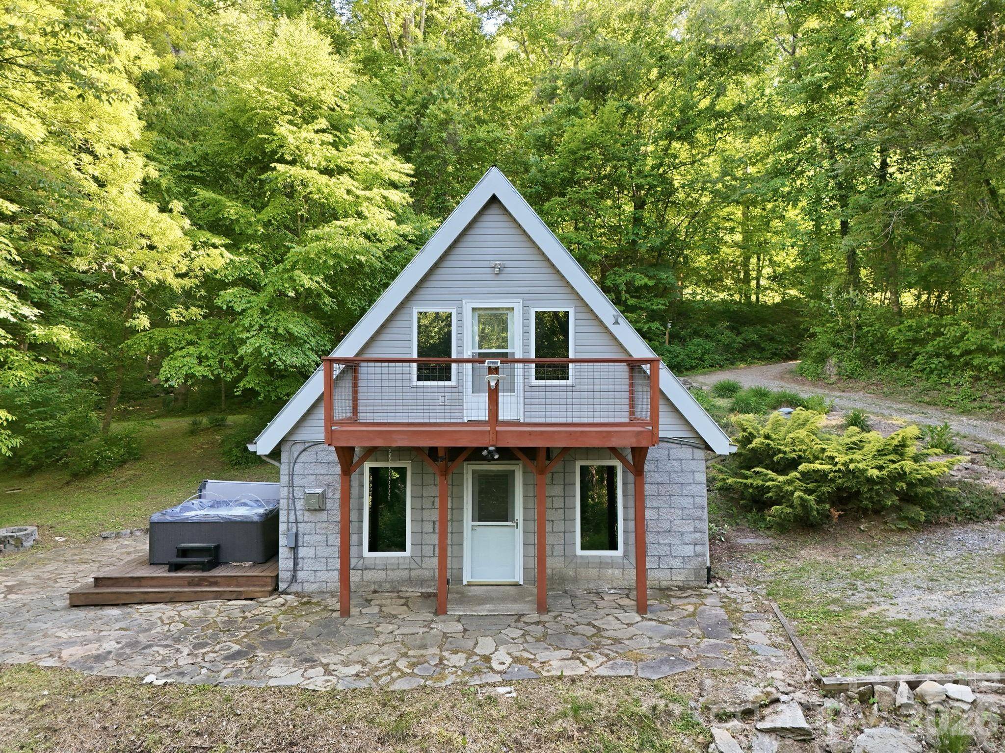 98 Sparkling Springs RD, Fairview, NC 28730