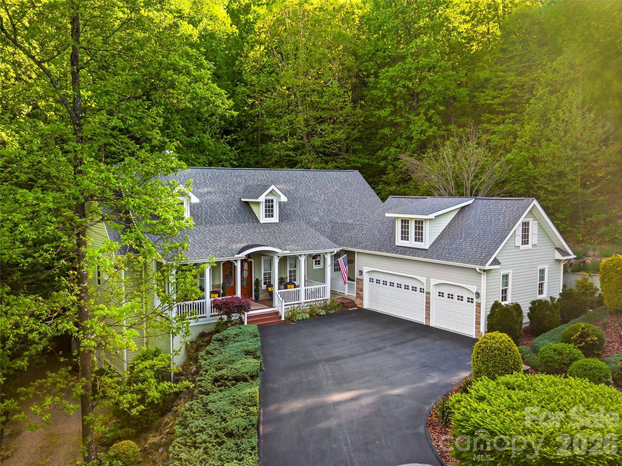 329 Kenmure DR, Flat Rock, NC 28731