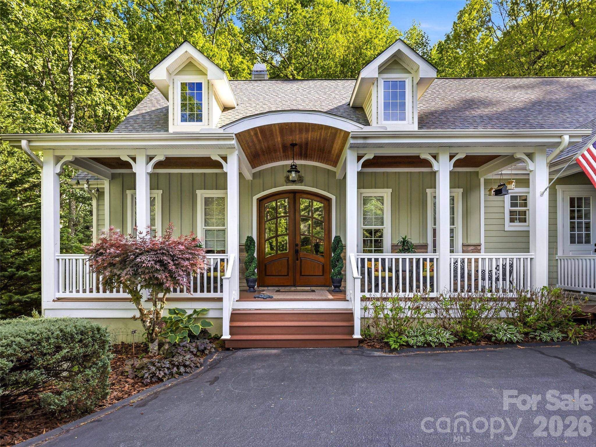329 Kenmure DR, Flat Rock, NC 28731