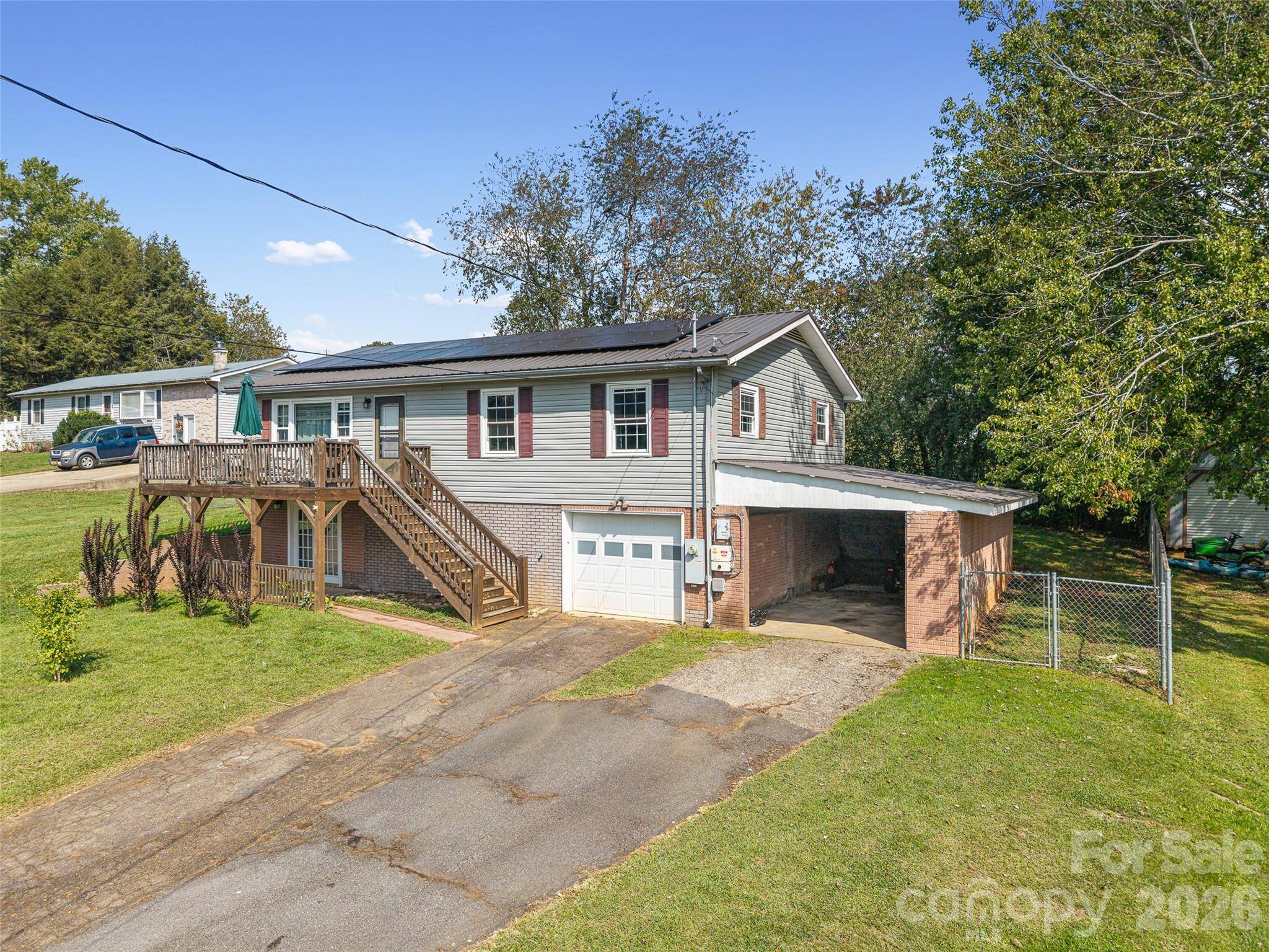84 Candlelight CIR, Clyde, NC 28721