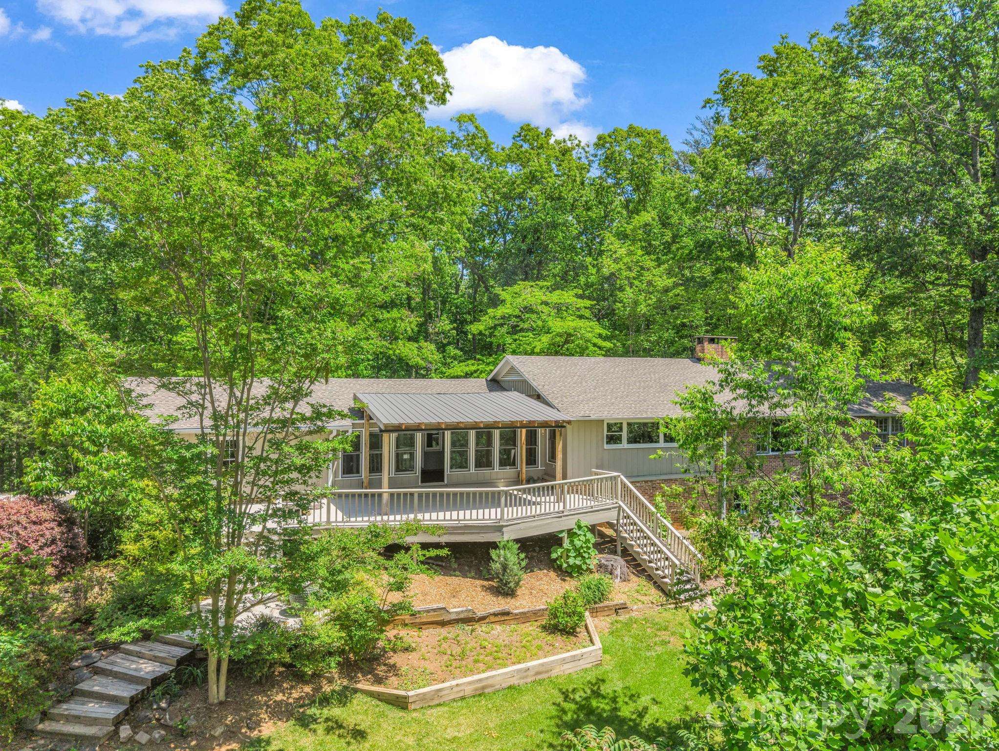 7 Hearthstone LN, Landrum, SC 29356