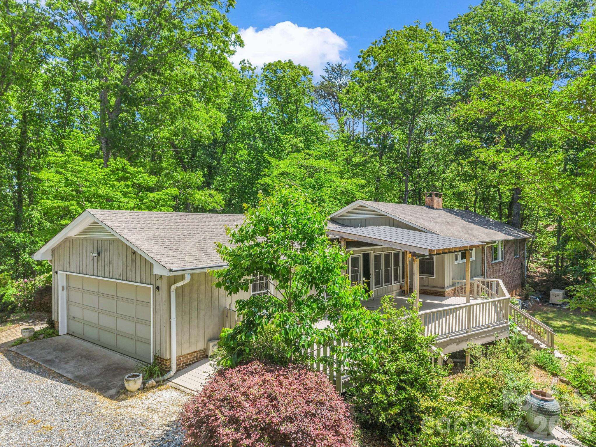 7 Hearthstone LN, Landrum, SC 29356