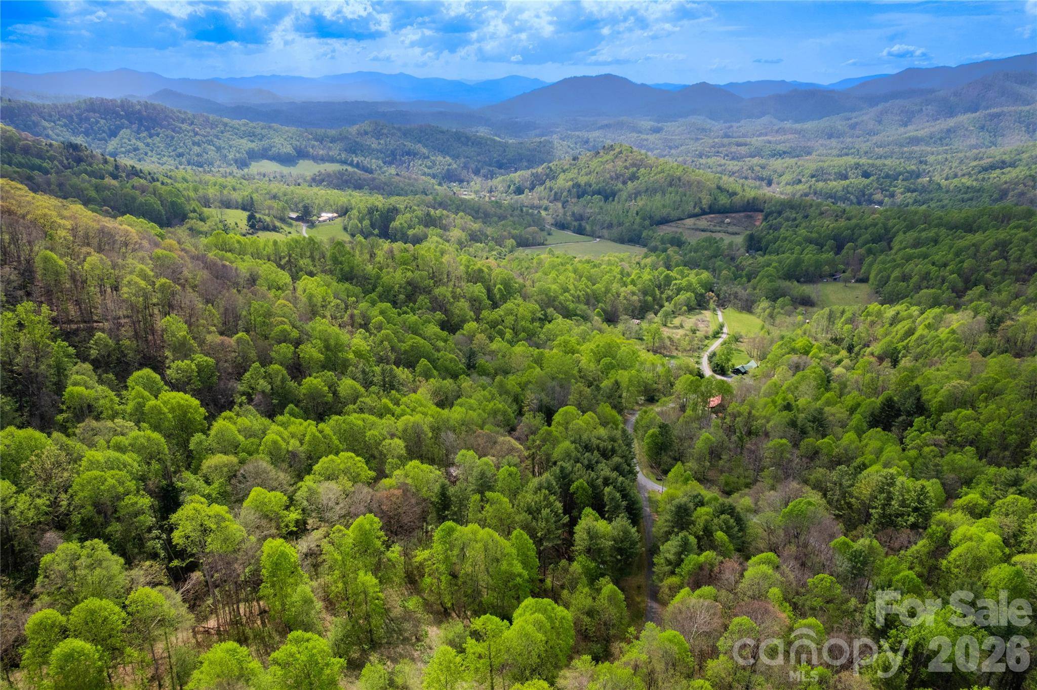 00000 Apple Farm RD, Bakersville, NC 28705