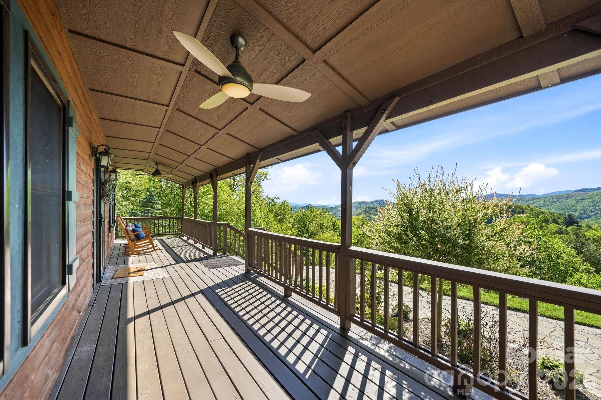 394 Hummingbird LN, Elk Park, NC 28622