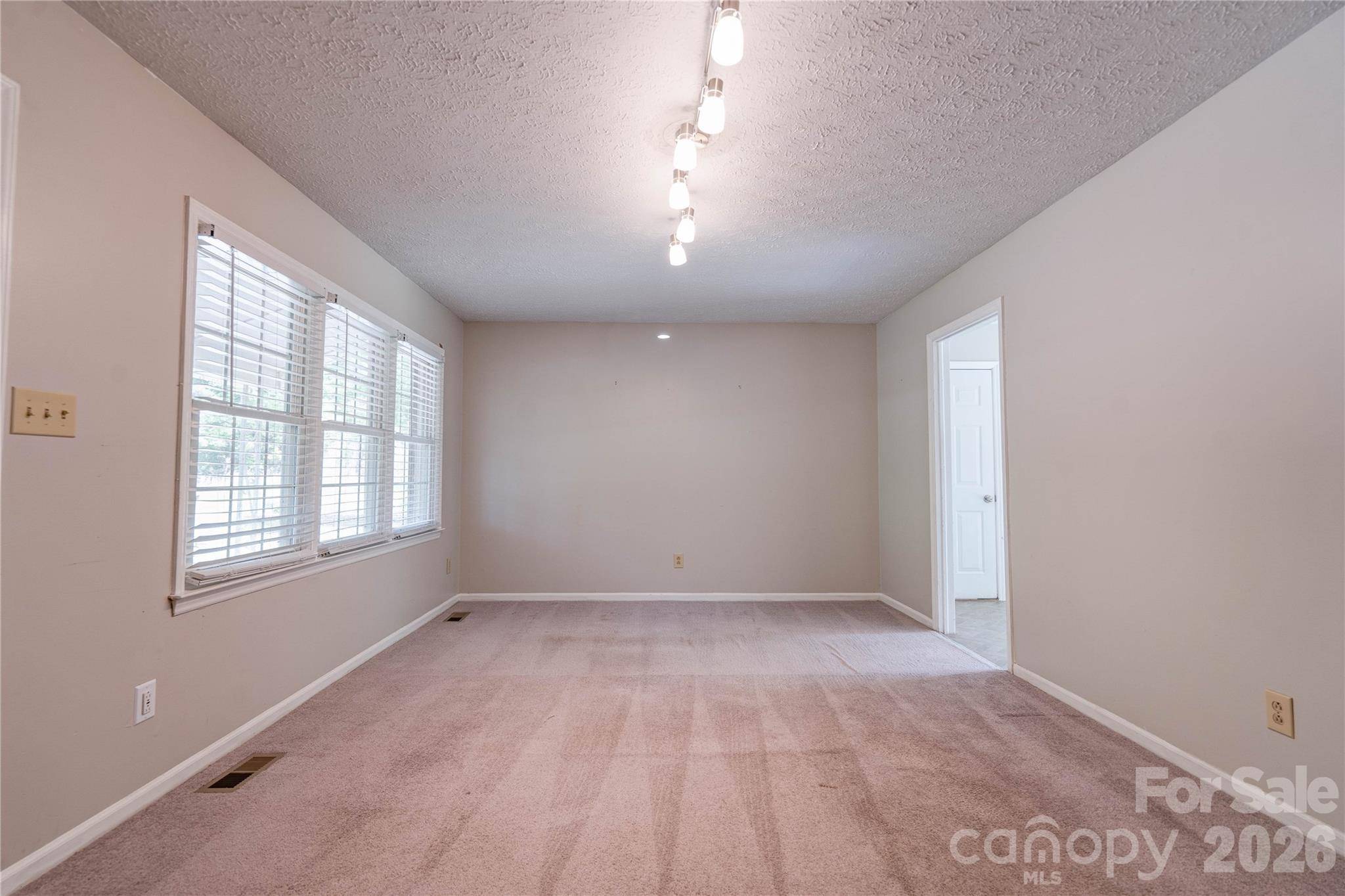 111 Harbor Point DR, Cherryville, NC 28021