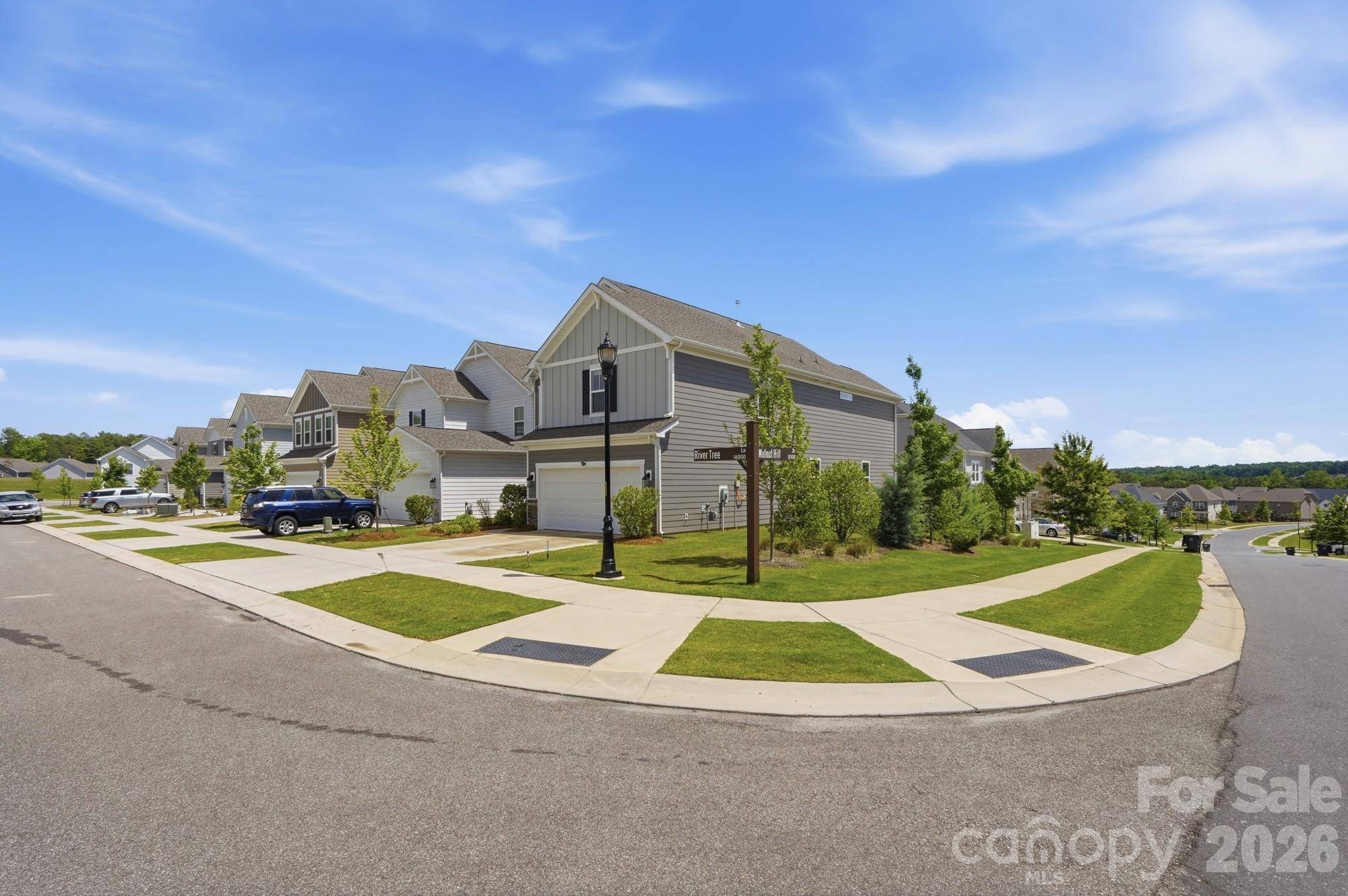16043 River Tree LN, Charlotte, NC 28278
