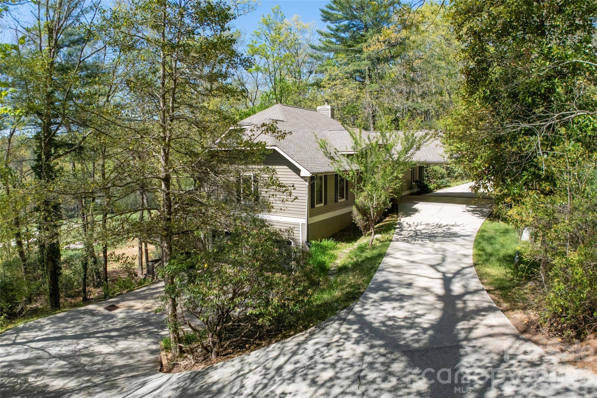 516 Cherokee TRCE, Lake Toxaway, NC 28747