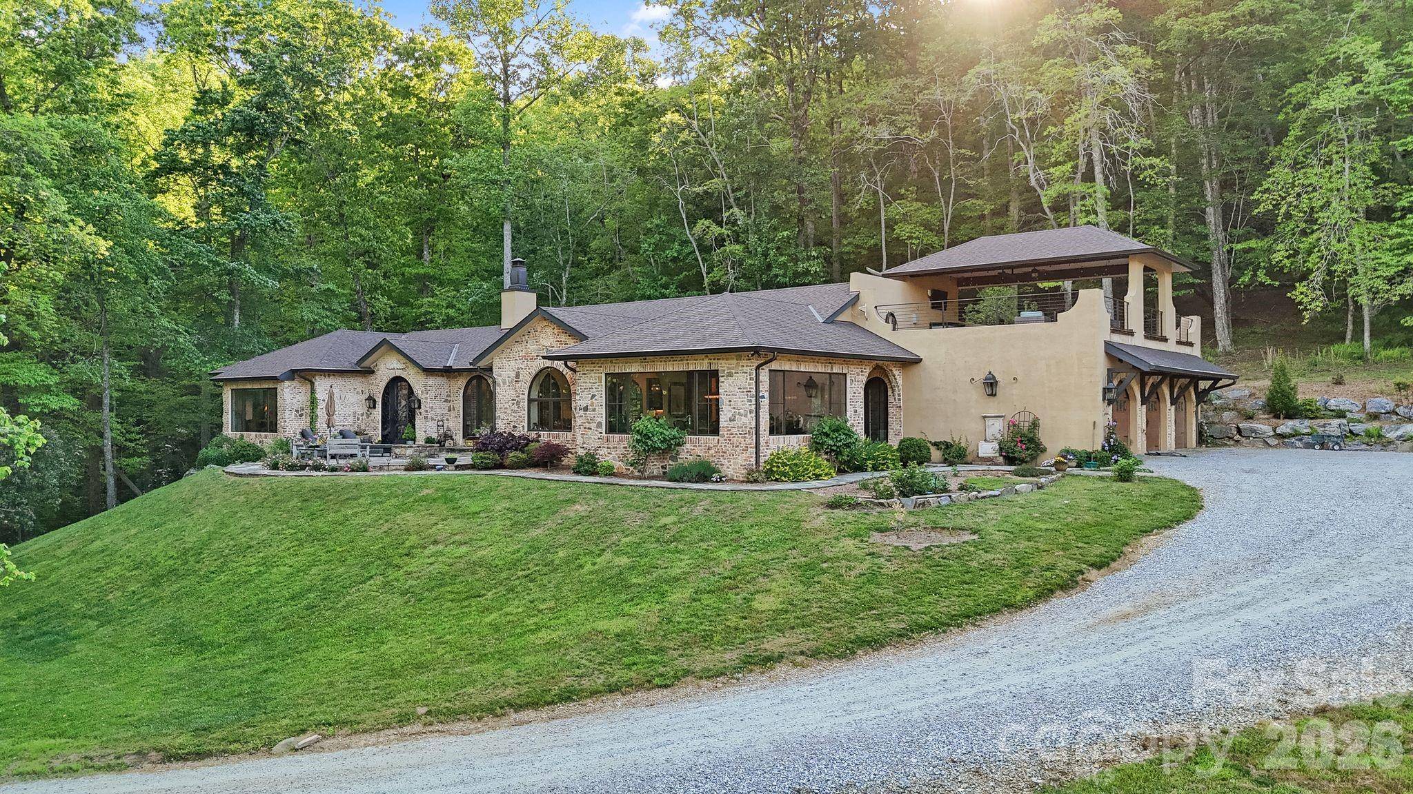 959 & 957 Dave Whitaker RD, Horse Shoe, NC 28742