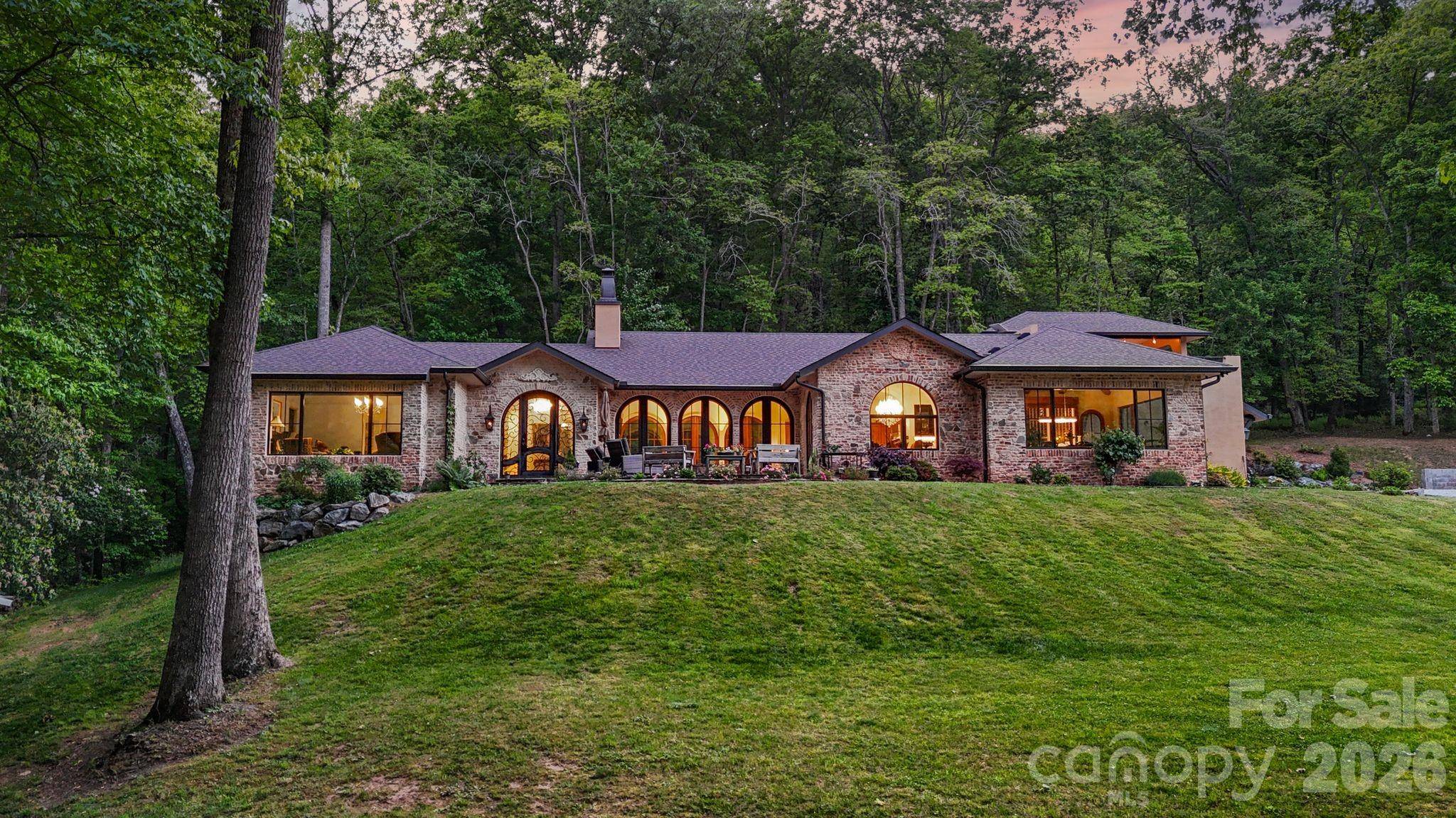 959 & 957 Dave Whitaker RD, Horse Shoe, NC 28742